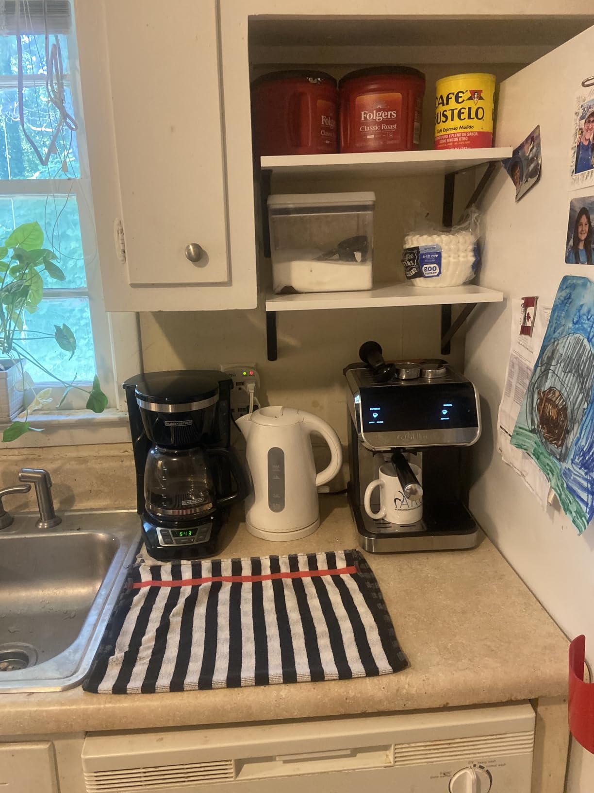 BLACK+DECKER 12-Cup Digital Coffee Maker, Programmable, Washable Basket Filter, Sneak-A-Cup, Auto Brew, Water Window, Keep Hot Plate, Black - Customer Photo 3