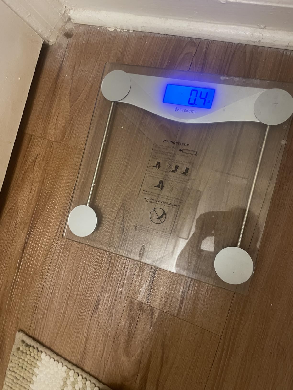 Etekcity Digital Body Weight Bathroom Scale, Large Blue LCD Backlight Display, High Precision Measurements,6mm Tempered Glass, 400 Pounds - Customer Photo 1