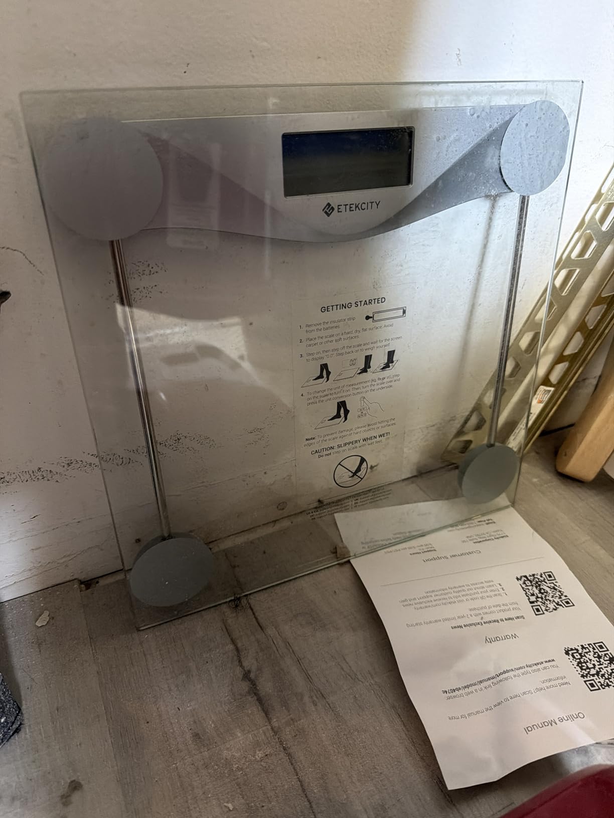 Etekcity Digital Body Weight Bathroom Scale, Large Blue LCD Backlight Display, High Precision Measurements,6mm Tempered Glass, 400 Pounds - Customer Photo 3