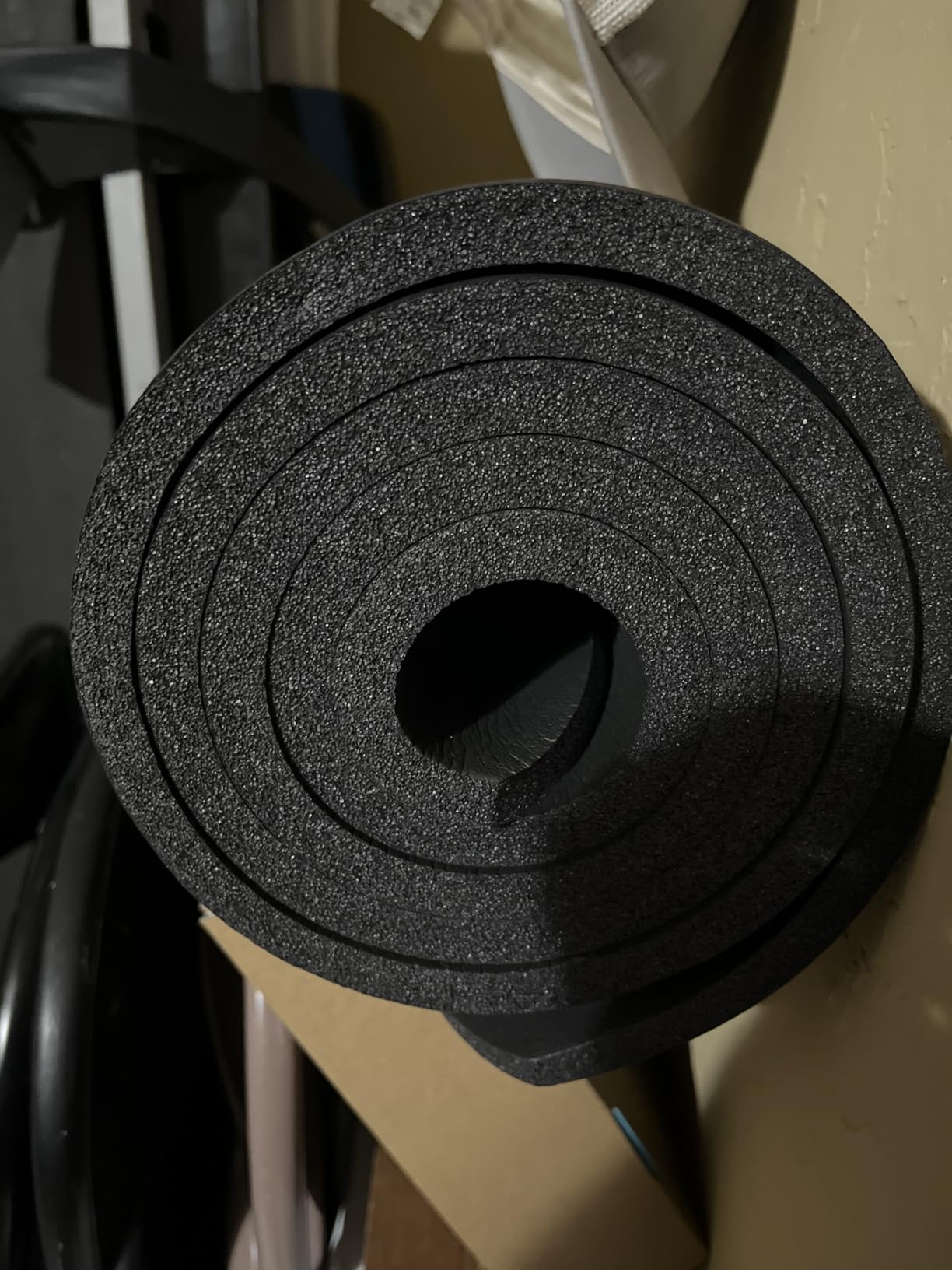 Amazon Basics 1/2 Inch Extra Thick Exercise Yoga Mat with Carrying Strap, Cushioned Support, for Fitness and Gym Workouts - Customer Photo 1