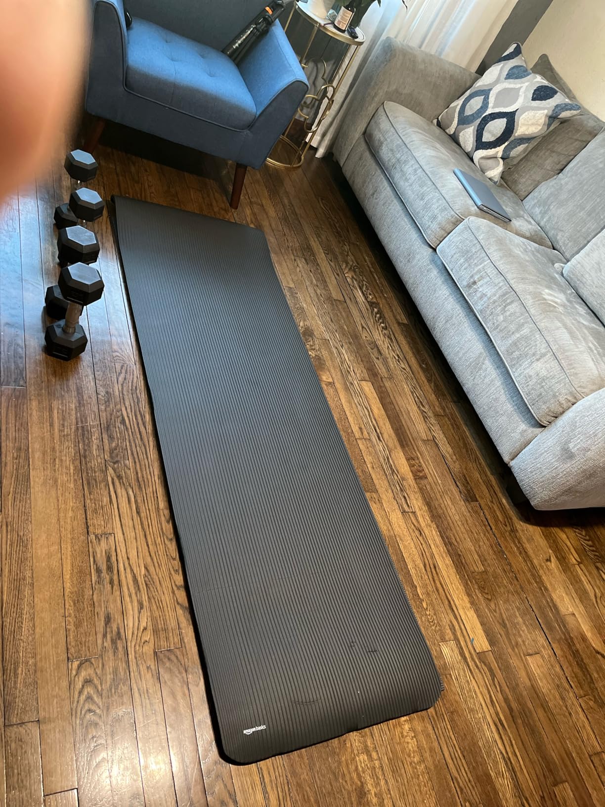 Amazon Basics 1/2 Inch Extra Thick Exercise Yoga Mat with Carrying Strap, Cushioned Support, for Fitness and Gym Workouts - Customer Photo 3