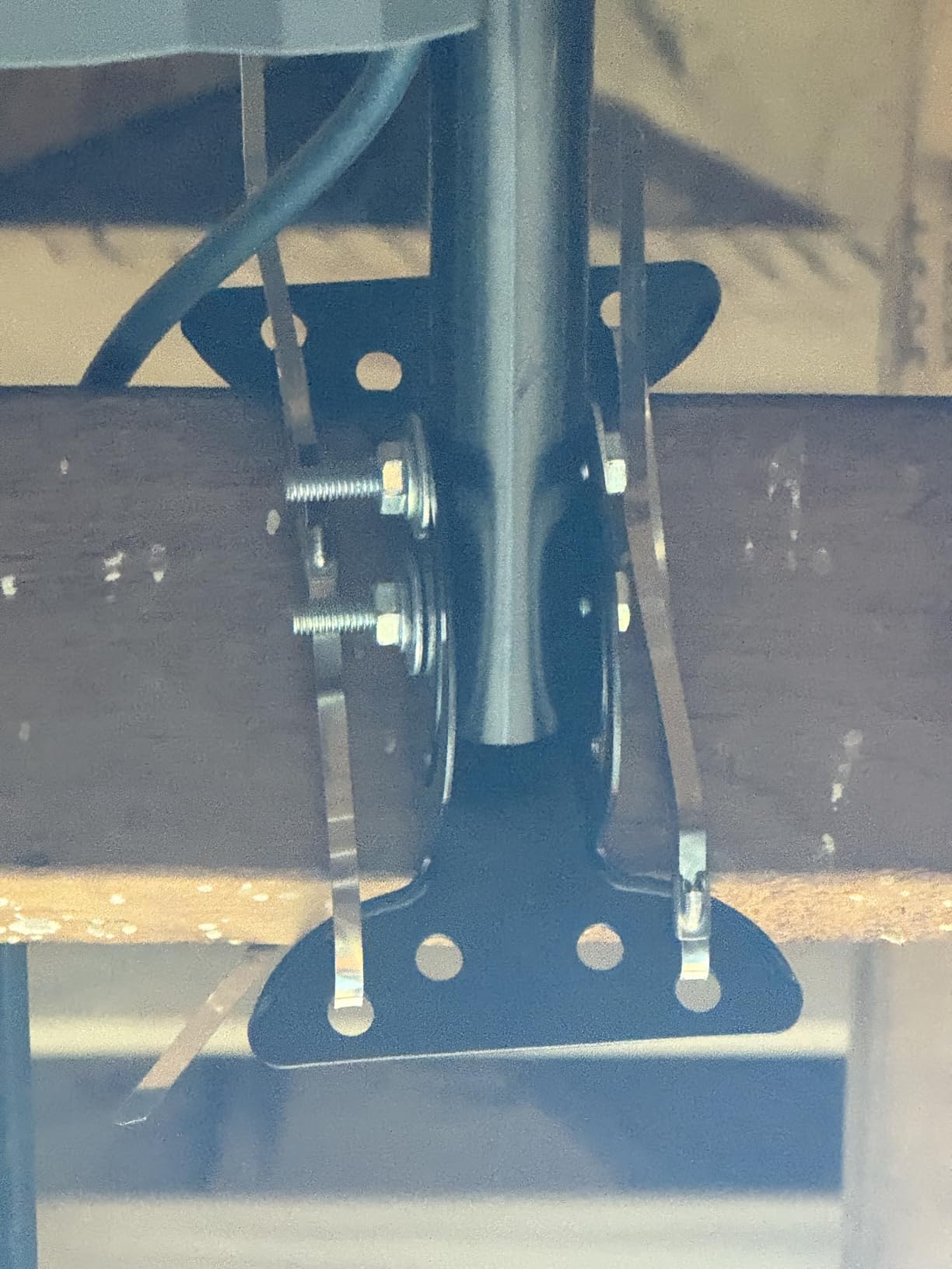 GE Outdoor HD Digital TV Antenna, Long Range Smart TV Antenna, Supports 4K 1080P HD Smart TV VHF UHF, J Mount Included for Attic or Outdoor, Weather Resistant, 29884 - Customer Photo 3