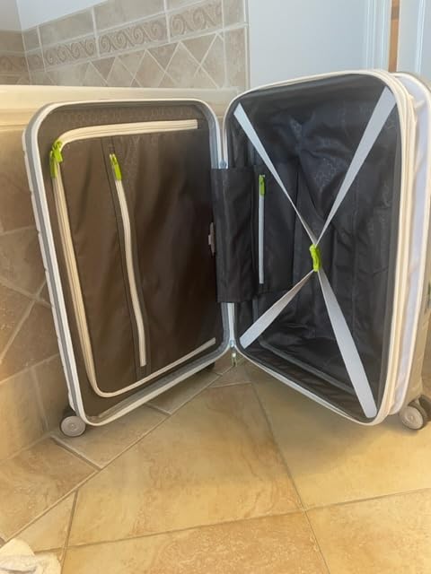 Samsonite Freeform 2-Piece Luggage Set - Carry-On & Large Checked Luggage with Dual Spinner Wheels - Durable Polypropylene Hardshell - TSA Lock, Airline-Approved - Expandable Hard Shell - Black customer photo 1