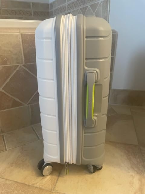 Samsonite Freeform 2-Piece Luggage Set - Carry-On & Large Checked Luggage with Dual Spinner Wheels - Durable Polypropylene Hardshell - TSA Lock, Airline-Approved - Expandable Hard Shell - Black customer photo 2