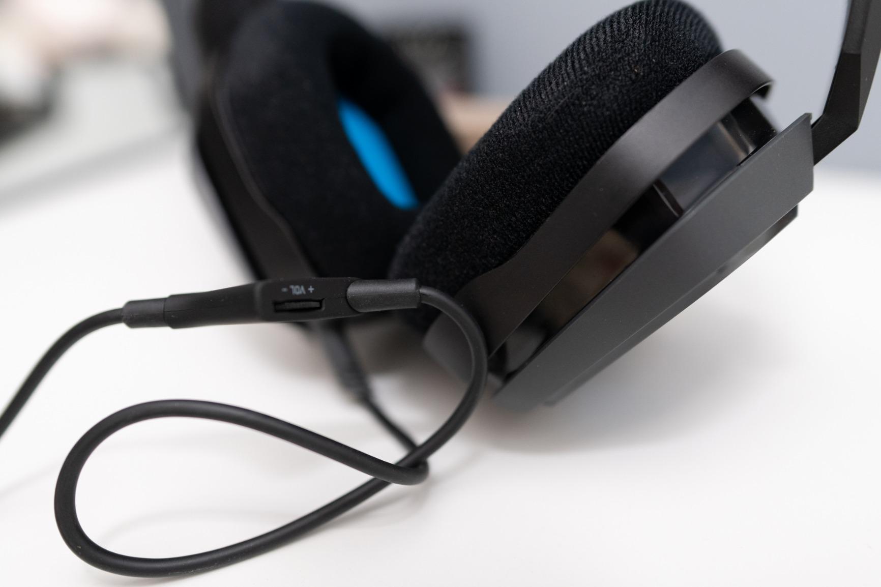 ASTRO Gaming A10 Wired Gaming Headset, Lightweight and Damage Resistant, ASTRO, 3.5 mm Audio Jack, for Xbox Series X|S, Xbox One, PS5, PS4, Nintendo Switch, PC, Mac- Black/Blue - Customer Photo 2