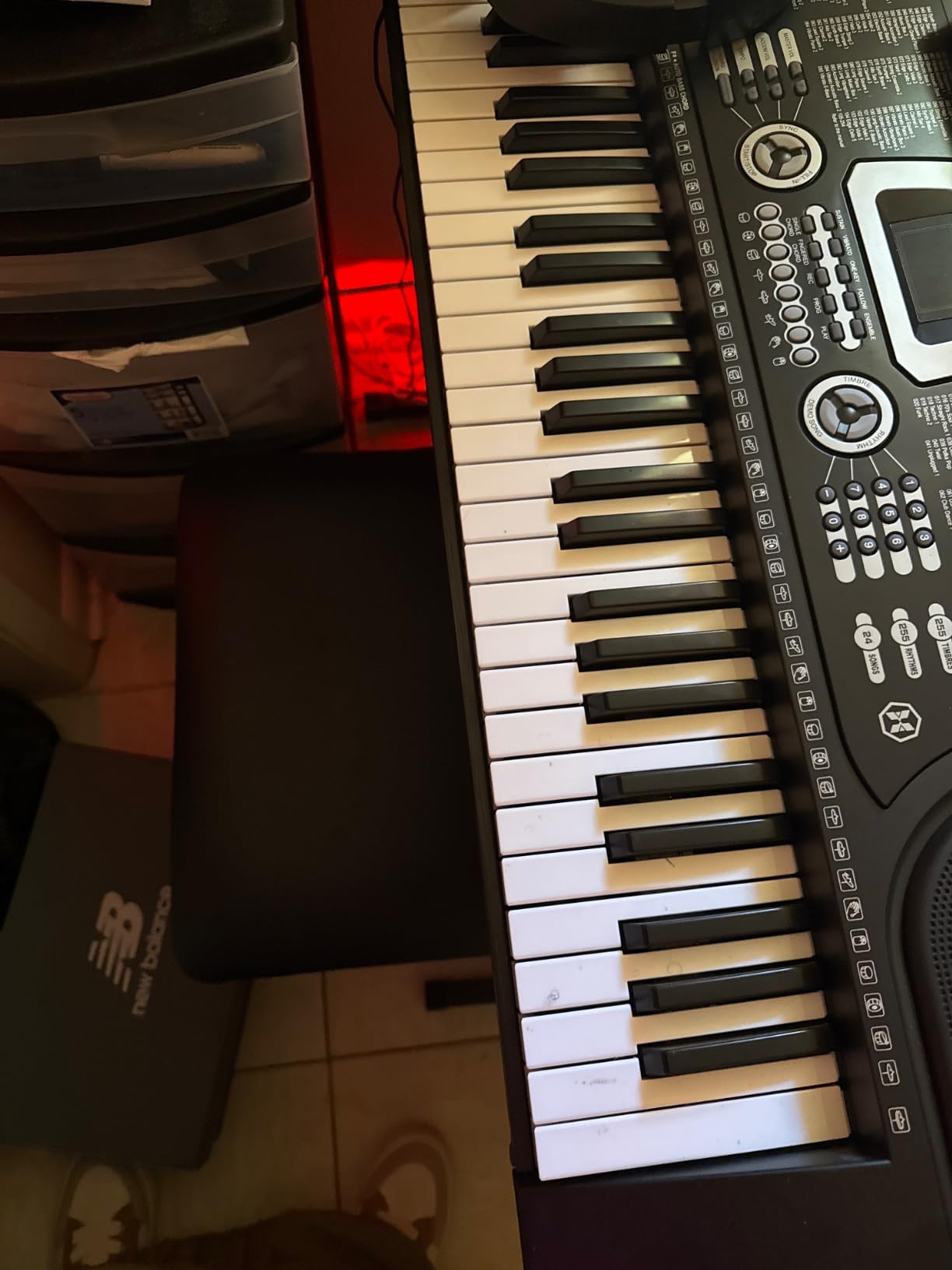 Hamzer 61 Key Digital Keyboard Piano with Stand & Bench, Beginner Electric Piano Keyboard Kit with Speakers, Headphones, Microphone, Keynote Stickers - Customer Photo 2