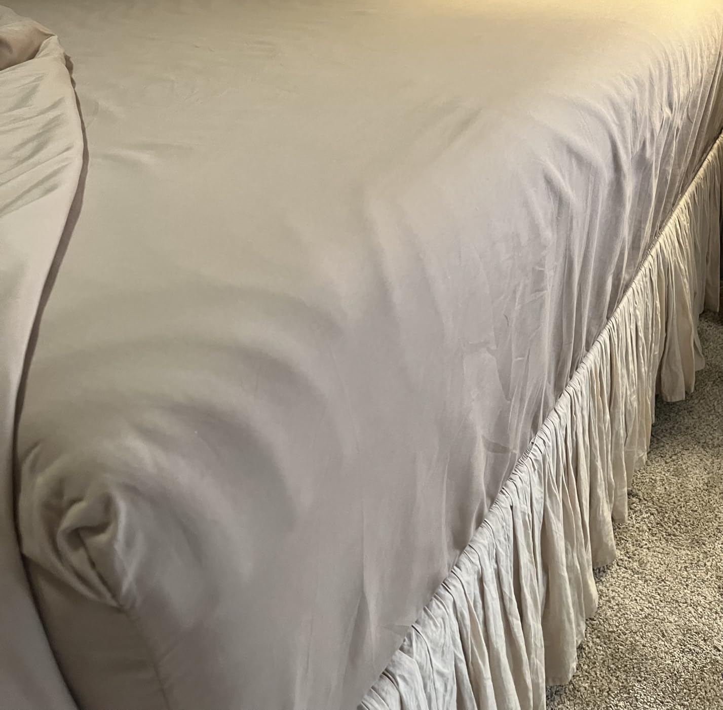 LuxClub 4 PC Queen Sheet Set, Deep Pockets Wrinkle Free Cooling Bed Sheets Hotel Bedding for Women, Men, Kids & Teens, Includes 1 Fitted Sheet, 1 Flat Sheet and 2 Pillowcases - Medallion Gold - Customer Photo 1