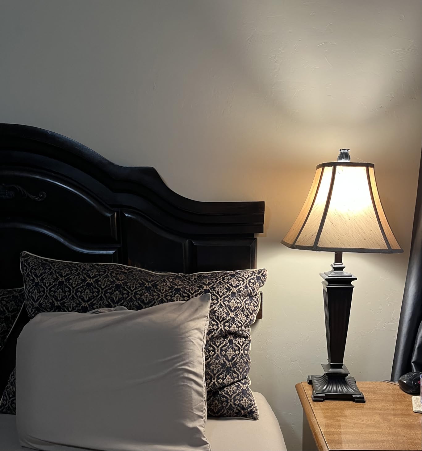 LuxClub 4 PC Queen Sheet Set, Deep Pockets Wrinkle Free Cooling Bed Sheets Hotel Bedding for Women, Men, Kids & Teens, Includes 1 Fitted Sheet, 1 Flat Sheet and 2 Pillowcases - Medallion Gold - Customer Photo 2