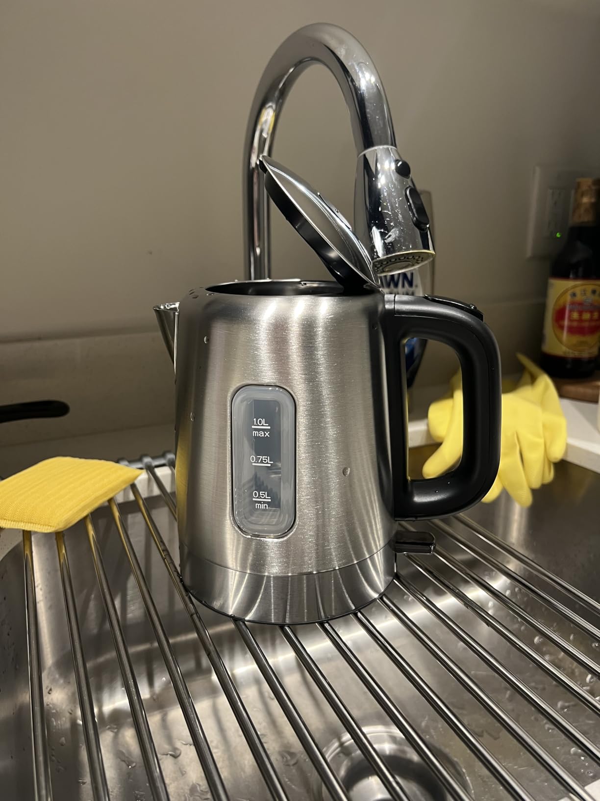 Amazon Basics Electric Stainless Steel Kettle for Tea and Coffee, BPA-Free, Fast Boiling, Auto Shut-Off, 1.1 Quarts, 1500W, Black and Silver Customer Review Amazon Basics Electric Stainless Steel Kettle for Tea and Coffee, BPA-Free, Fast Boiling, Auto Shut-Off, 1.1 Quarts, 1500W, Black and Silver - Customer Photo 3