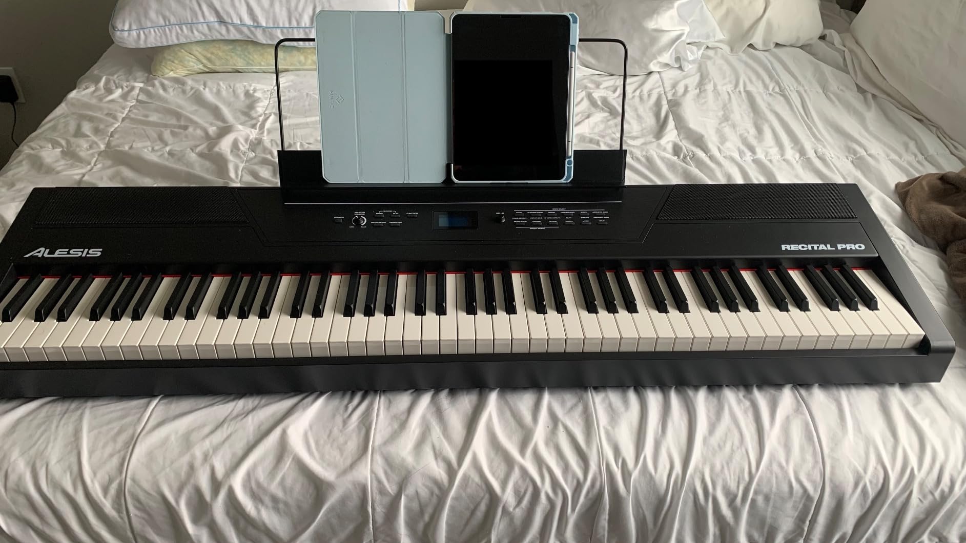 Alesis Recital Pro - 88 Key Digital Piano Keyboard with Hammer Action Weighted Keys, 2x20W Speakers, 12 Voices, Record and Lesson Mode, FX and Display - Customer Photo 3
