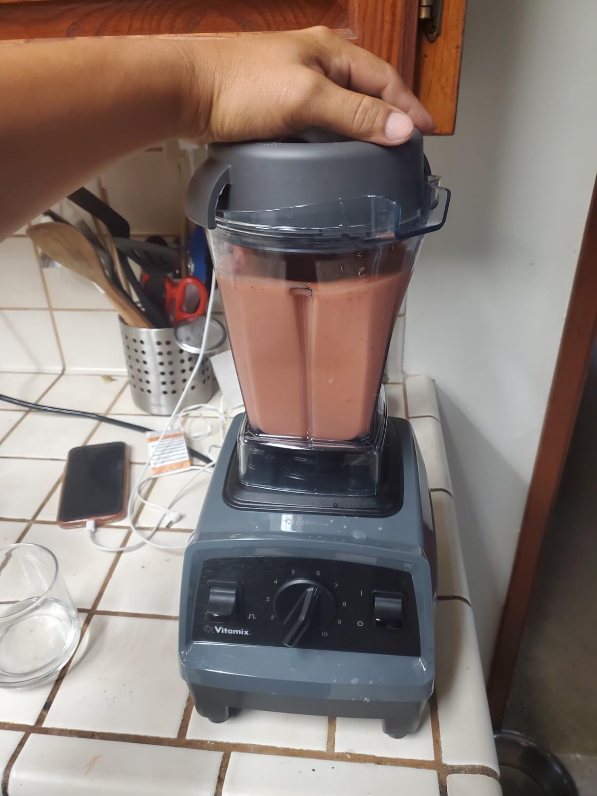 Vitamix Explorian E310 Blender, Professional-Grade Kitchen Blender for Smoothies, Soups, Juices and More, 10-Speed, Stainless Steel Blades, Self-Cleaning Kitchen Appliance, 48 Oz Container, Black - Customer Photo 2