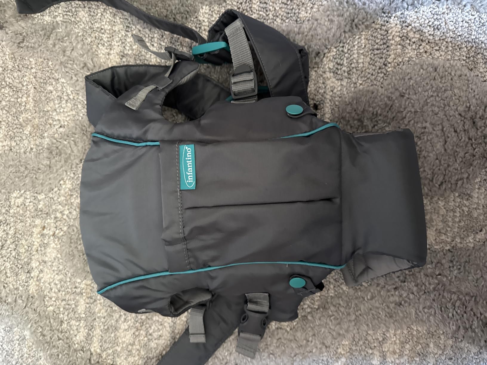 Infantino Swift Classic Carrier with Pocket, 2-Ways to Carry Carrier with Wonder Bib & Essentials Storage Front Pocket for Babies 8-25lb, Adjustable Strap, Black - Customer Photo 1