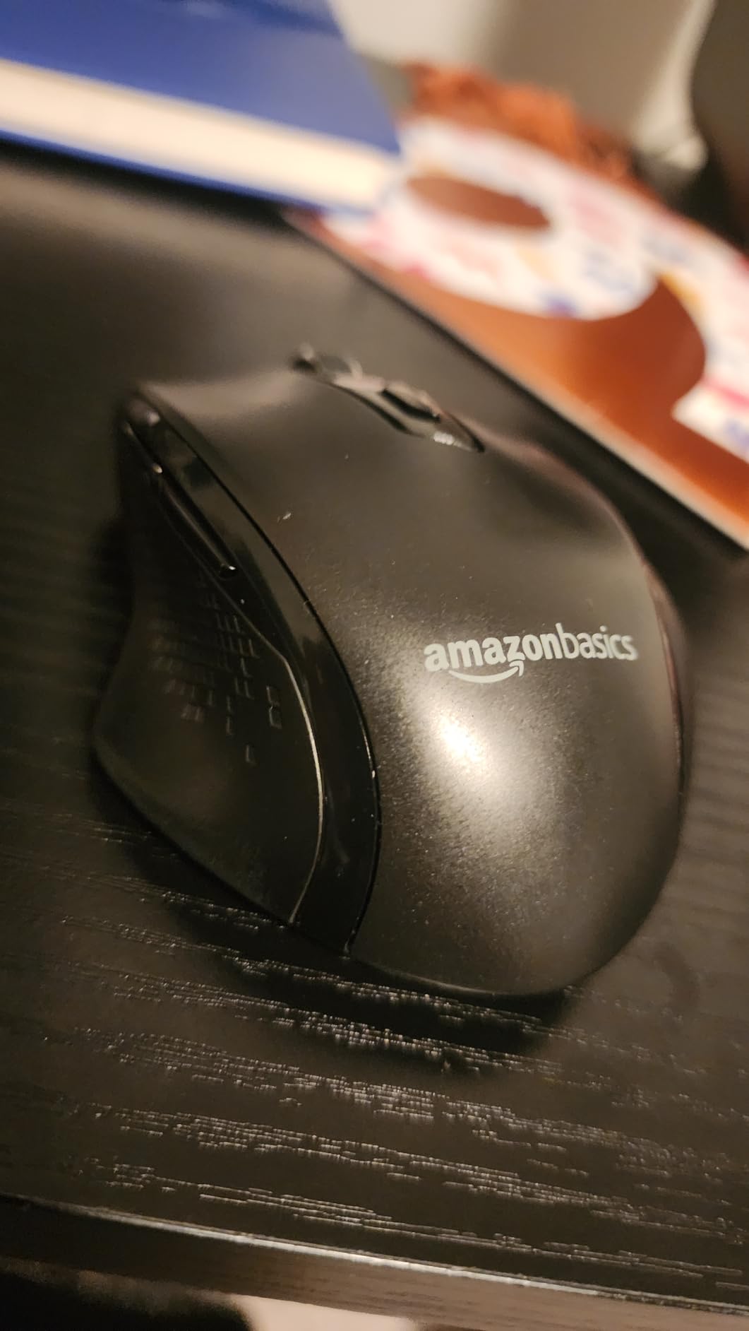 Amazon Basics Computer Mouse Wireless, Ergonomic, 2.4 GHz Optical, DPI Adjustable, Compatible With PC, Mac, Laptop, Black - Customer Photo 1