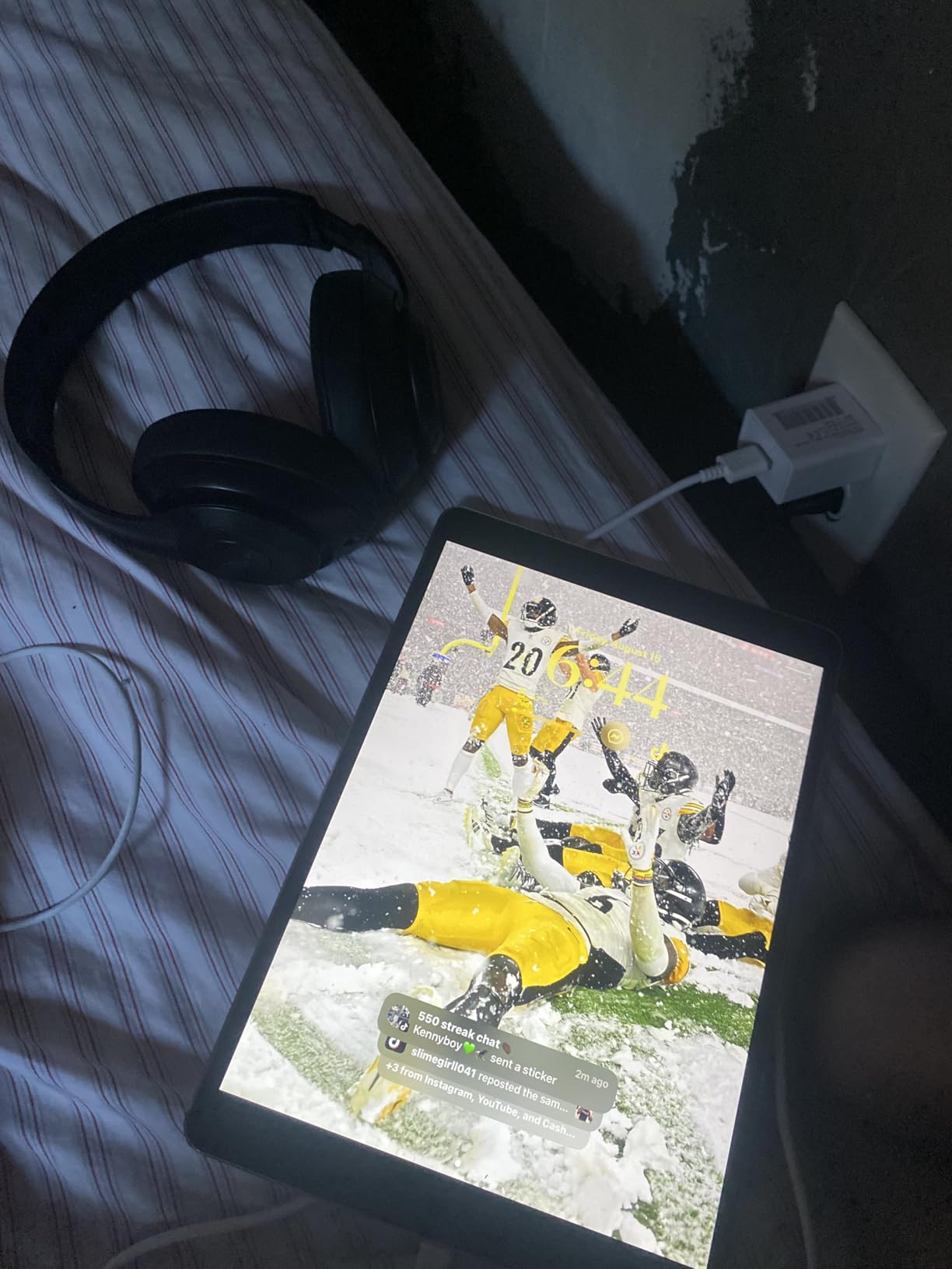 Apple 2017 iPad Pro (10.5-inch, Wi-Fi, 64GB) - Space Gray (Renewed) - Customer Photo 1