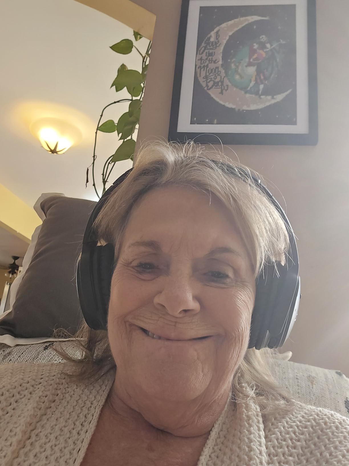 Bose QuietComfort 35 (Series II) Wireless Headphones, Noise Cancelling - Black (Renewed) - Customer Photo 2