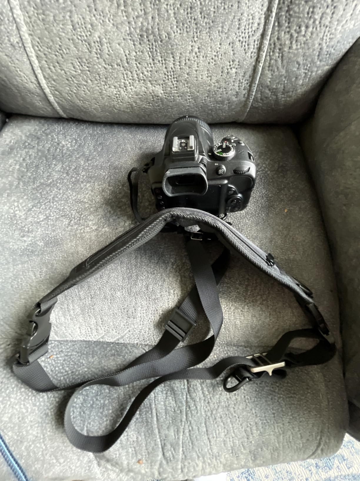 Waka Rapid Camera Neck Strap with Quick Release and Safety Tether, Adjustable Shoulder Sling Strap for Nikon Canon Sony Olympus DSLR - Black - Customer Photo 1