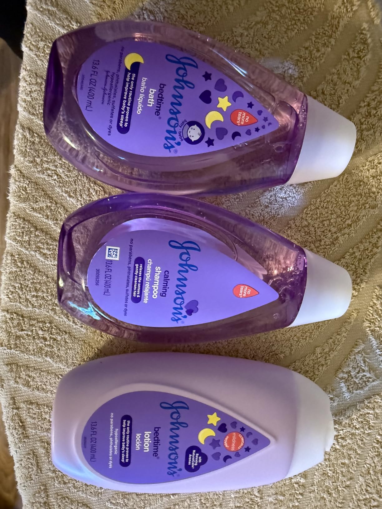 Johnson's Baby Sleepy Time Gift Set with Calming Bedtime Bath Wash, Lotion & Shampoo, Baby Bedtime Essentials with Relaxing NaturalCalm Aromas, Hypoallergenic & Paraben-Free, 3 Items - Customer Photo 2