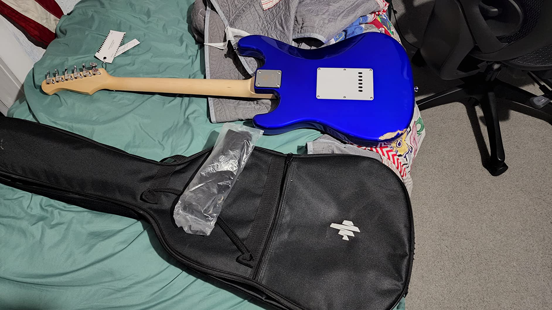 Donner DST-100B 39 Inch Electric Guitar Beginner Kit Solid Body Full Size Black HSS for Starter, with Amplifier, Bag, Digital Tuner, Capo, Strap, String,Cable, Picks - Customer Photo 1