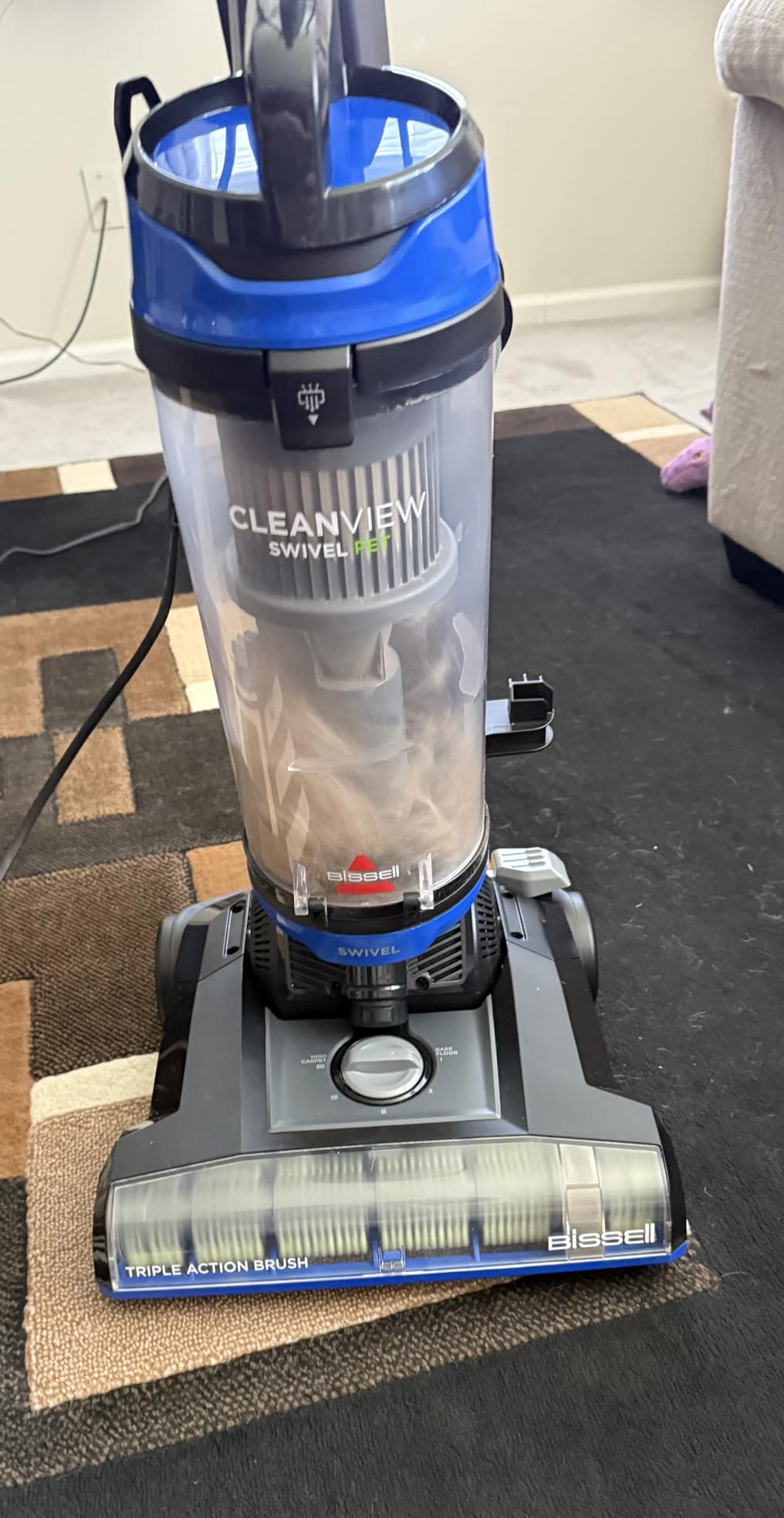 Bissell 2252 CleanView Swivel Upright Bagless Vacuum with Swivel Steering, Powerful Pet Hair Pick Up, Specialized Pet Tools, Large Capacity Dirt Tank, Easy Empty - Customer Photo 3