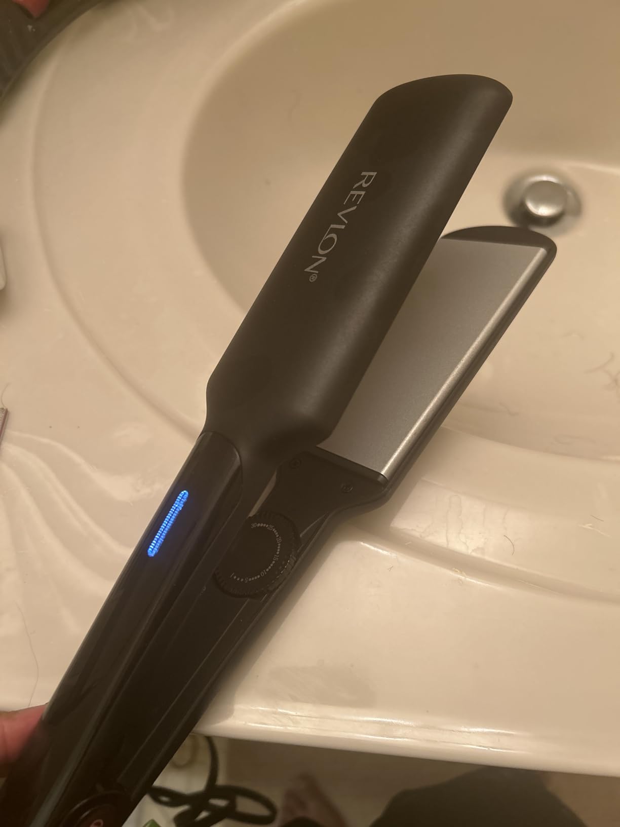 REVLON Smooth and Straight Ceramic Flat Iron | Fast Results, Smooth Styles (2 in) - Customer Photo 1