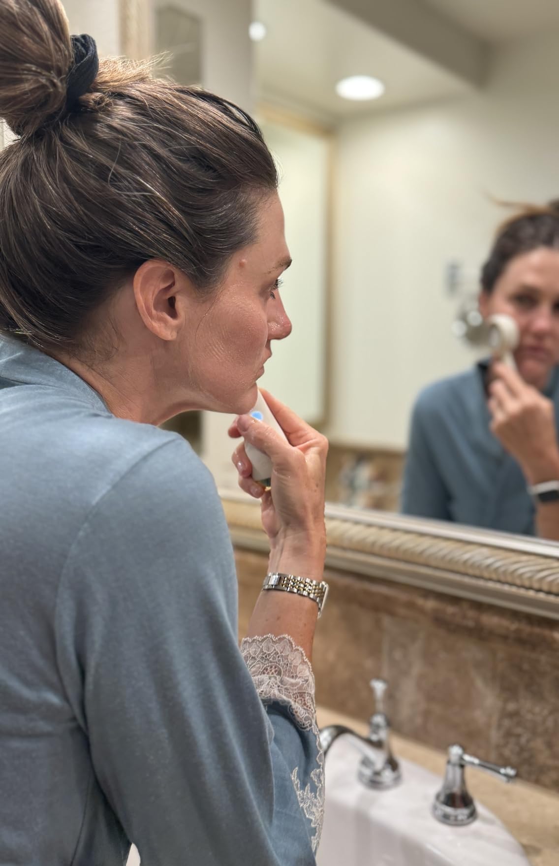 PMD Clean - Smart Facial Cleansing Device with Silicone Brush & Anti-Aging Massager Customer Review PMD Clean - Smart Facial Cleansing Device with Silicone Brush & Anti-Aging Massager - Customer Photo 2