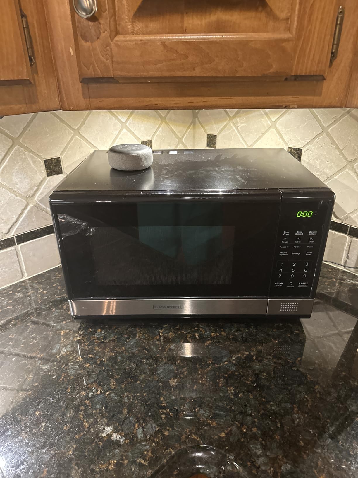 BLACK+DECKER EM720CB7 Digital Microwave Oven with Turntable Push-Button Door, Child Safety Lock, 700W, Stainless Steel, 0.7 Cu.ft - Customer Photo 5