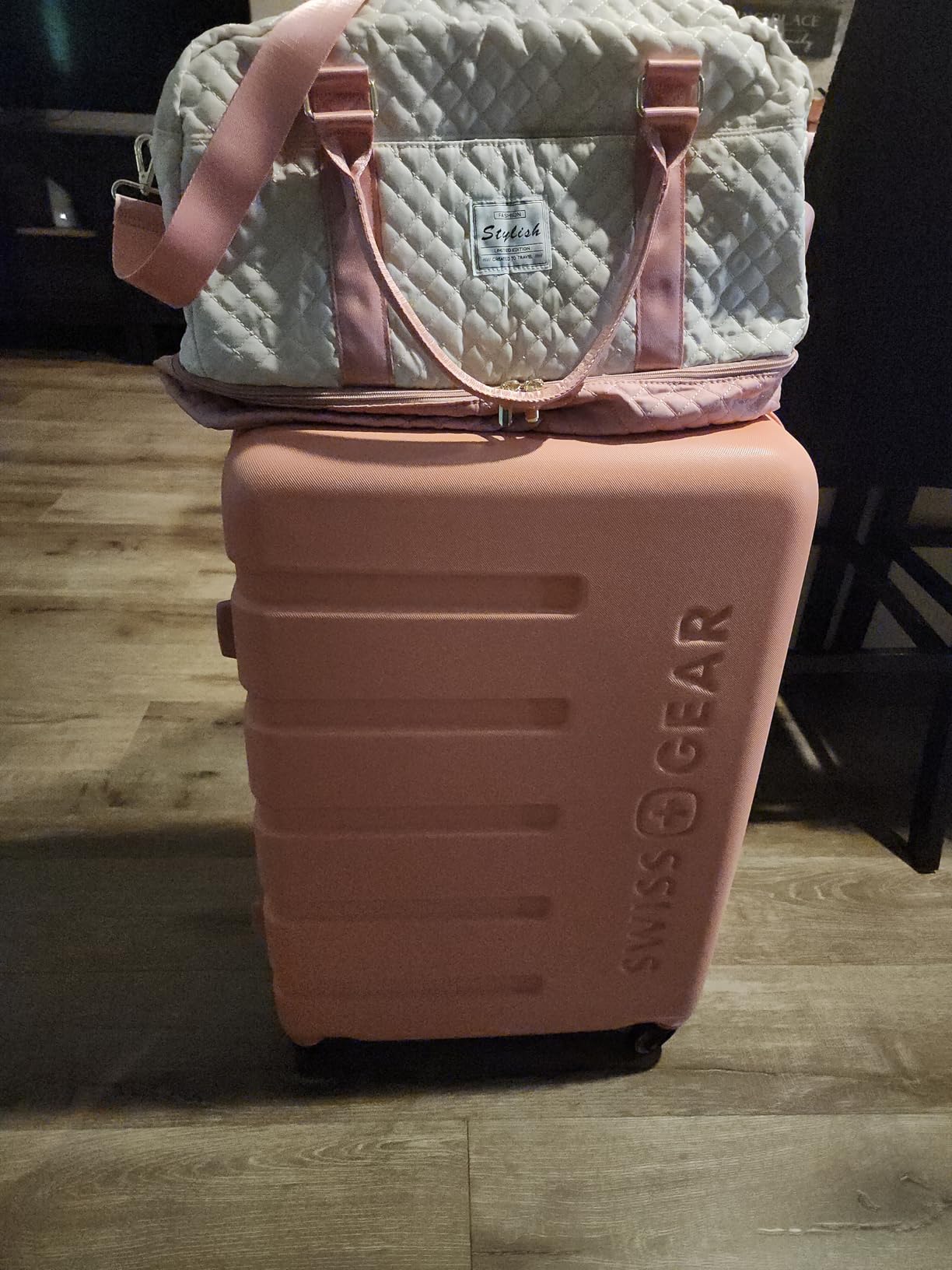 SwissGear 7366 Hardside Expandable Luggage with Spinner Wheels, Black, Carry-On 19-Inch - Customer Photo 1