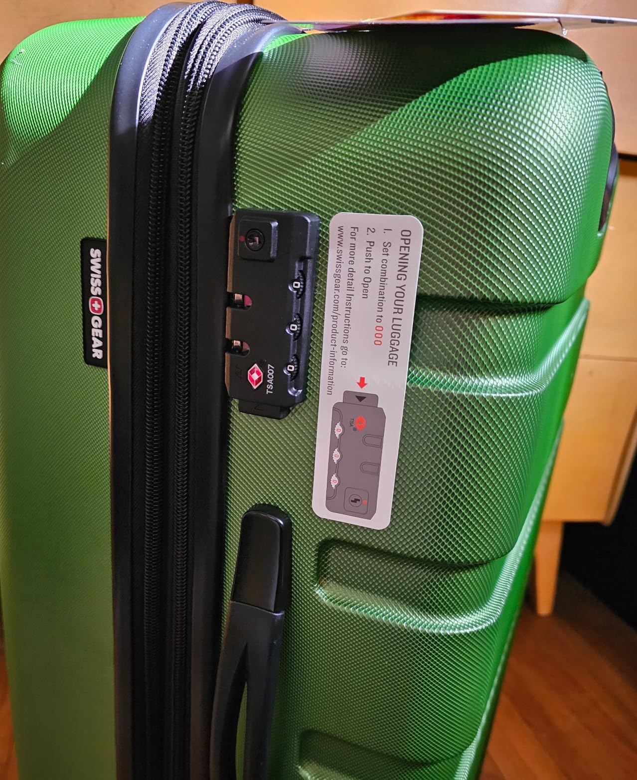 SwissGear 7366 Hardside Expandable Luggage with Spinner Wheels, Black, Carry-On 19-Inch - Customer Photo 2