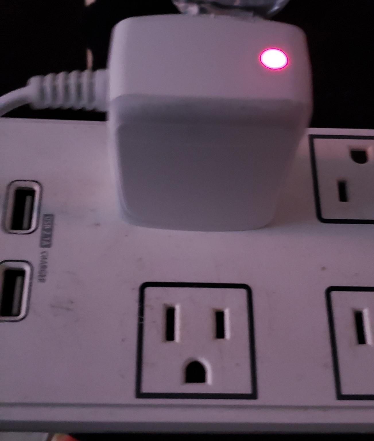 BLACK+DECKER dustbuster Handheld Vacuum, 8V Cordless, Hand Vacuum for Quick Cleanup with Crevice Tool and Washable Filter (HNVC220BCZ01) - Customer Photo 2