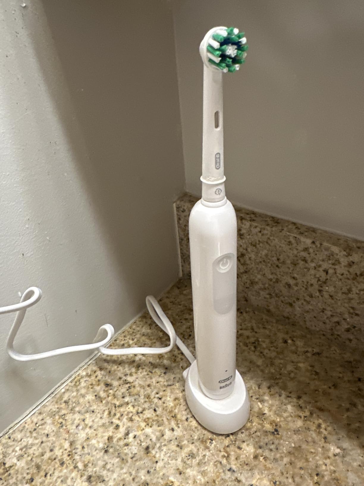 Oral-B Pro 1000 CrossAction Electric Toothbrush, Black and White, 2 Count Customer Review Oral-B Pro 1000 CrossAction Electric Toothbrush, Black and White, 2 Count - Customer Photo 1