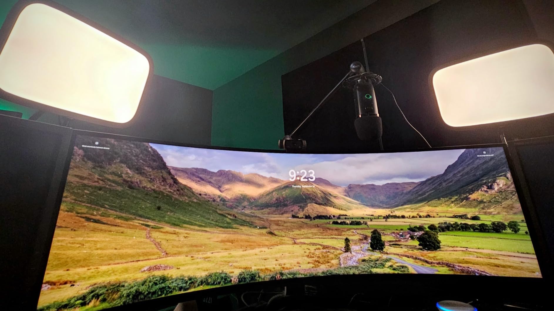 Elgato Key Light - Professional 2800 lumens Studio Light with desk clamp for Streaming, Recording and Video Conferencing, Temperature and Brightness app-adjustable on Mac, PC, iOS, Android - Customer Photo 1