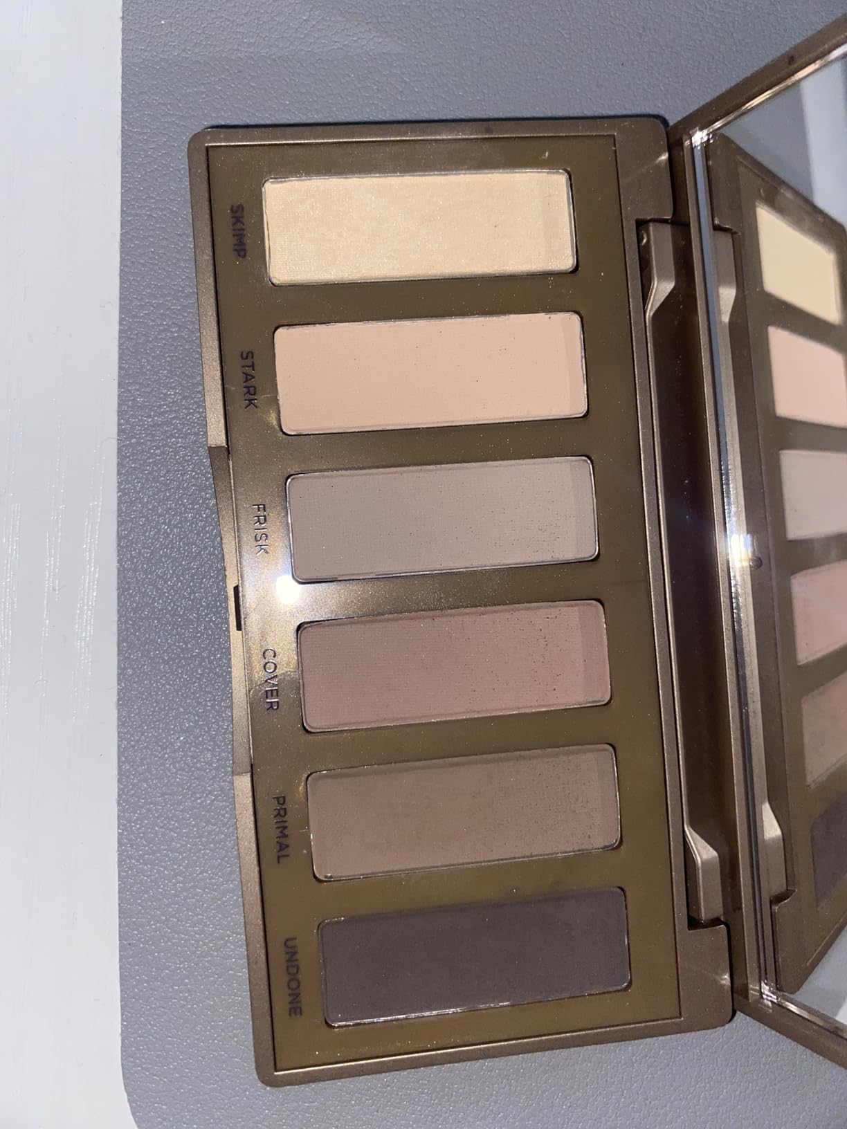 Urban Decay Naked 2 Basics Mini Eyeshadow Palette - 6 Matte Nude Shadows, Multi-Use Powder for Eye, Contour, or Brows, Ultra-Blendable Cool-Tone Neutrals, Long-lasting Wear, Travel Makeup with Mirror Customer Review Urban Decay Naked 2 Basics Mini Eyeshadow Palette - 6 Matte Nude Shadows, Multi-Use Powder for Eye, Contour, or Brows, Ultra-Blendable Cool-Tone Neutrals, Long-lasting Wear, Travel Makeup with Mirror - Customer Photo 1