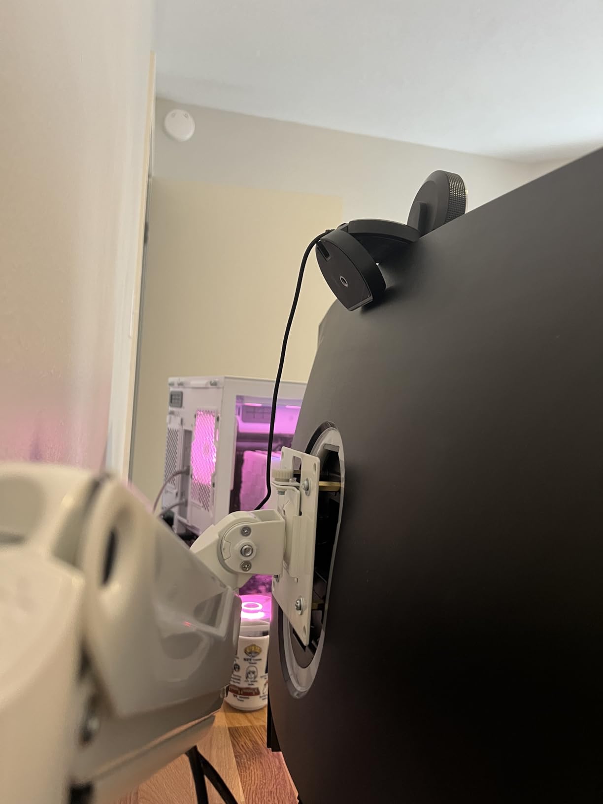 WALI Ultrawide Monitor Arm for 13 to 49 Inch Heavy Duty Curved Screens, Holds 33 Lbs, Adjustable Gas Spring Single Monitor Desk Mount with C-Clamp, Grommet Base, 75x75/100x100 VESA, (GSM001XL), Black - Customer Photo 3