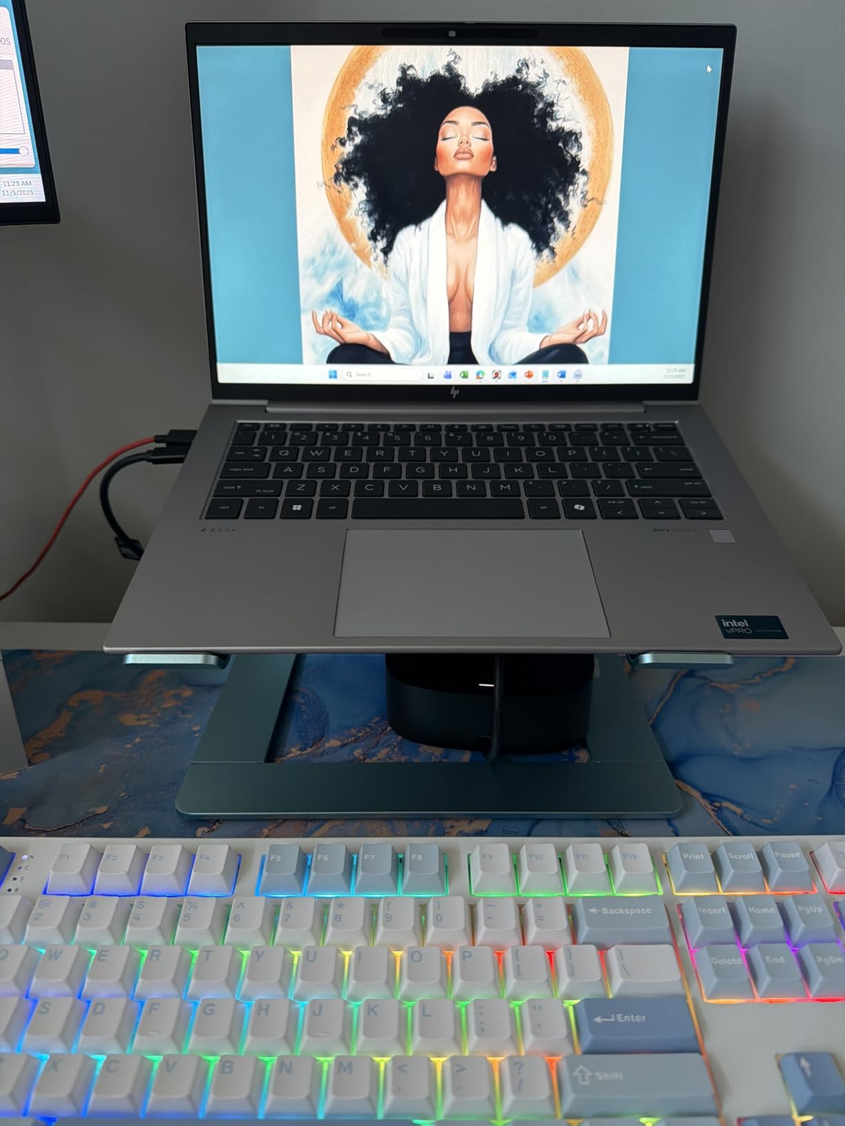 SOUNDANCE Laptop Stand, Aluminum Computer Riser, Ergonomic Laptops Elevator for Desk, Metal Holder Compatible with 10 to 15.6 Inches Notebook Computer, Black - Customer Photo 1