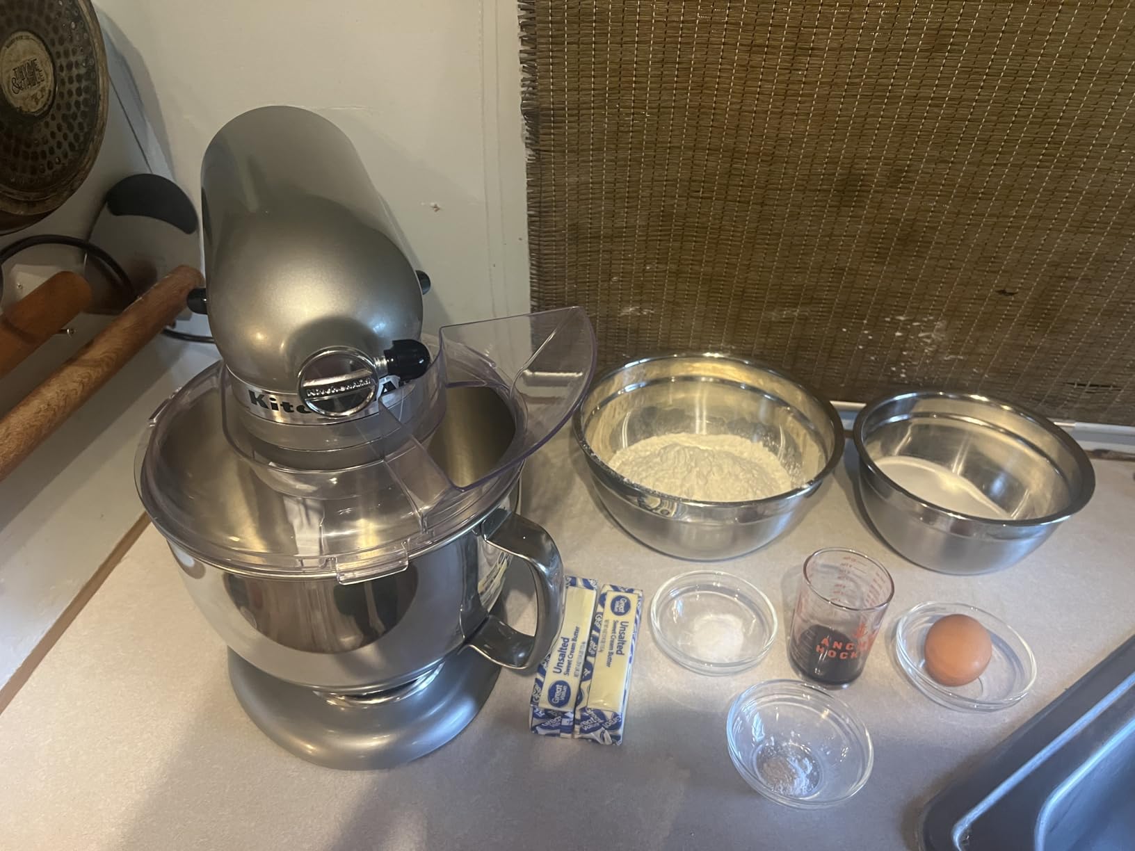 KitchenAid Value Bundle Artisan Series 5 Quart Tilt-Head Stand Mixer with Included Flex Edge Beater, KSM150FECU, Contour Silver - Customer Photo 3