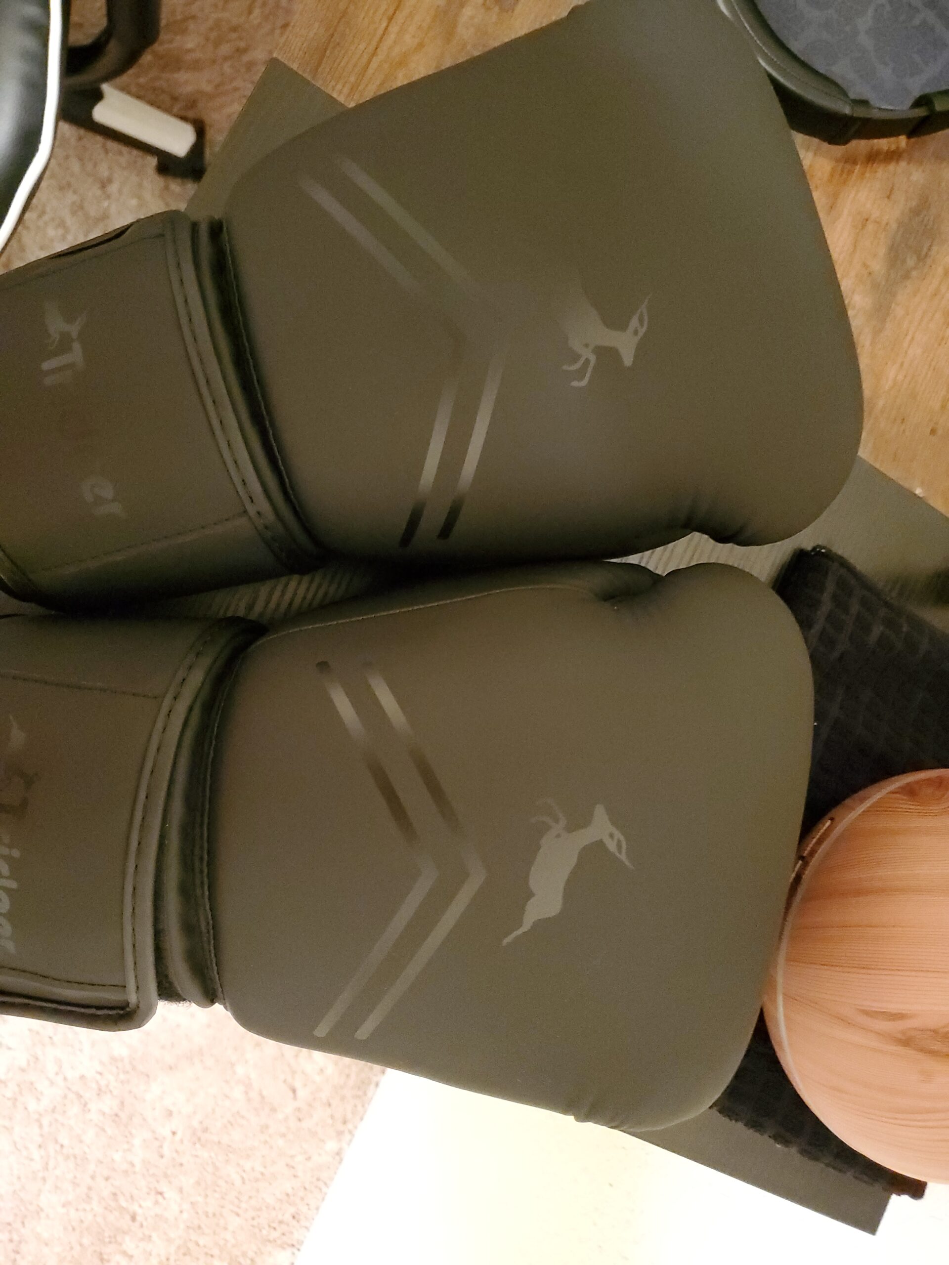 Trideer Pro Grade Boxing Gloves for Men & Women - Kickboxing Training Gloves - Heavy Bag Gloves, Punching Bag Gloves for Boxing, Kickboxing, Muay Thai, MMA Customer Review Trideer Pro Grade Boxing Gloves for Men & Women - Kickboxing Training Gloves - Heavy Bag Gloves, Punching Bag Gloves for Boxing, Kickboxing, Muay Thai, MMA - Customer Photo 1
