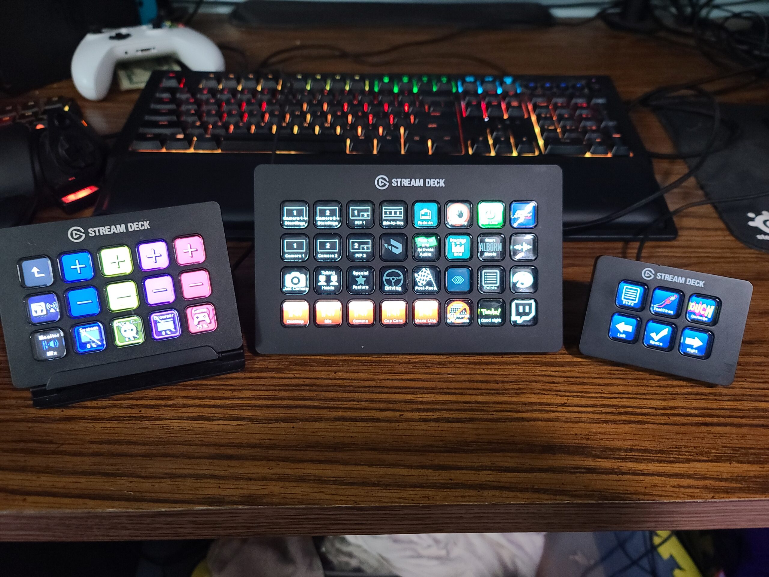 Elgato Stream Deck XL – Advanced Studio Controller, 32 macro keys, trigger actions in apps and software like OBS, Twitch, ​YouTube and more, works with Mac and PC - Customer Photo 2