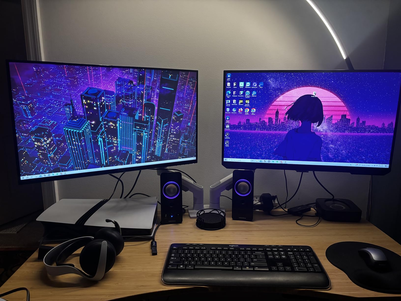 HUANUO Dual Monitor Stand - Full Adjustable Monitor Desk Mount Swivel Vesa Bracket with C Clamp, Grommet Mounting Base for 13 to 32 Inch Computer Screens - Each Arm Holds 4.4 to 19.8lbs - Customer Photo 5