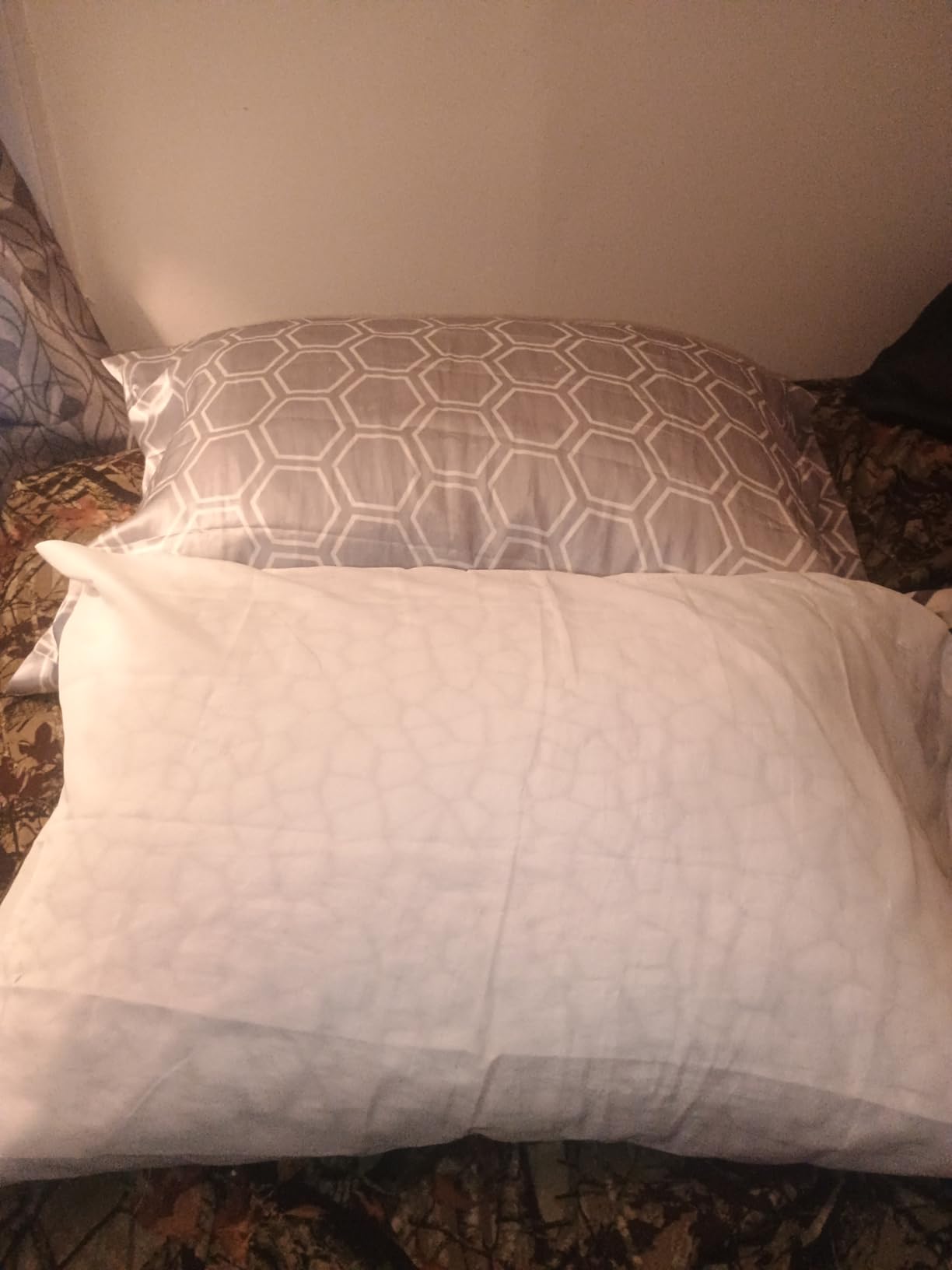 QUTOOL Cooling Pillows for Sleeping 2 Pack, Shredded Memory Foam Bed Pillows Queen Size Set of 2, Cool Pillow for Hot Sleepers Adjustable Firm Pillow for Side, Back and Stomach Sleepers Supportive - Customer Photo 2