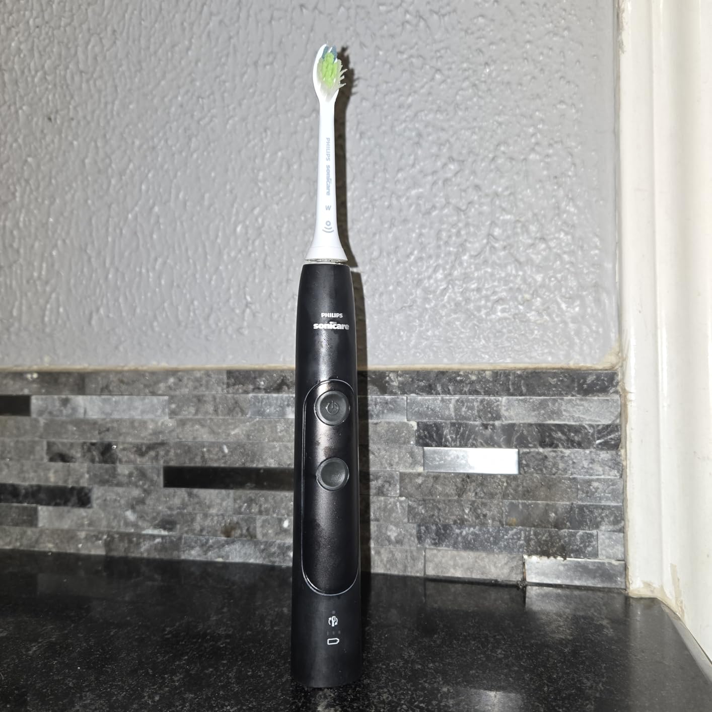 Philips Sonicare ExpertClean 7500 Black, Rechargeable Electric Power Toothbrush, HX9690/05 - Customer Photo 1