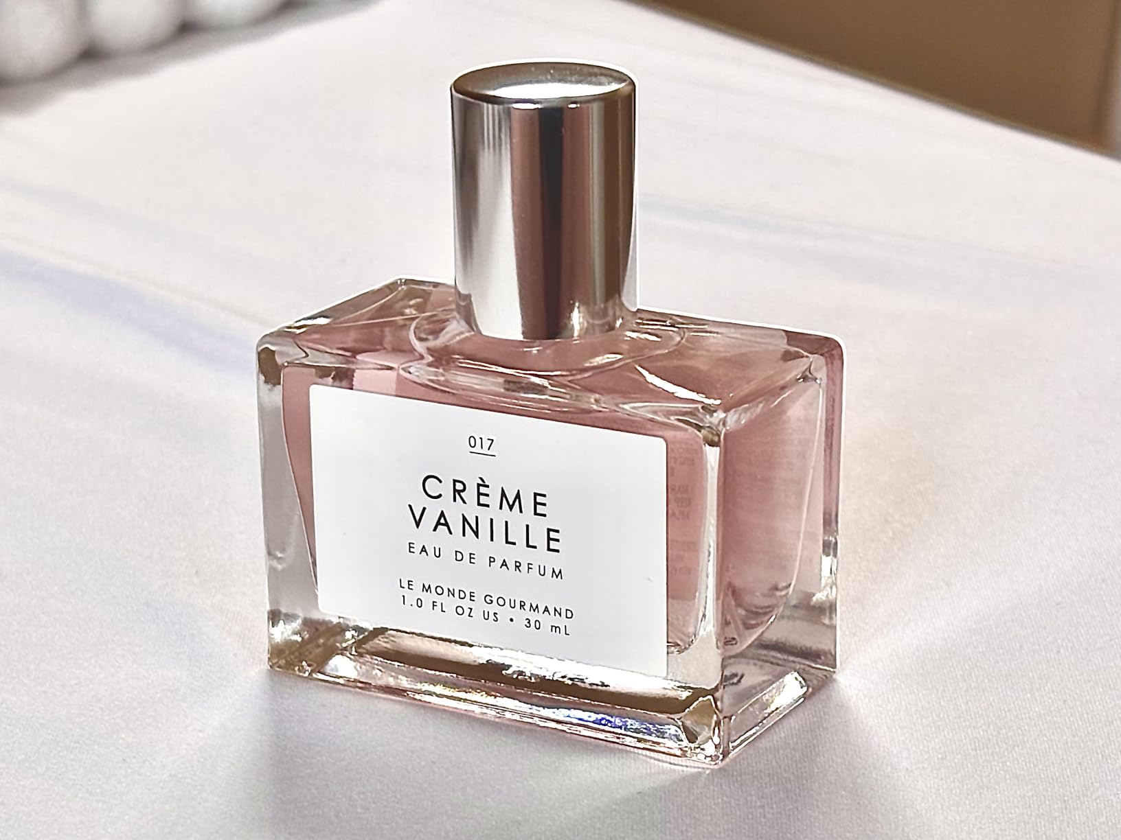 Le Monde Gourmand Crème Vanille Eau de Parfum - 1 fl oz (30 ml) - Warm Vanilla, Jasmine, Amber Perfume Notes - Customer Photo 1