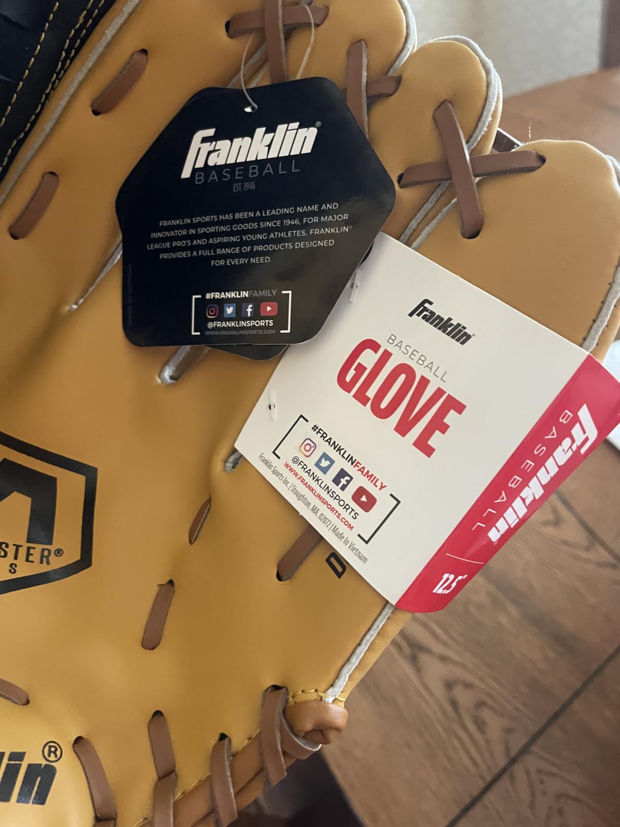 Franklin Sports Field Master Baseball + Softball Glove - Field Master Adult + Youth Baseball + Softball Mitt - Men's + Women's Gloves - Right Hand Throw Customer Review Franklin Sports Field Master Baseball + Softball Glove - Field Master Adult + Youth Baseball + Softball Mitt - Men's + Women's Gloves - Right Hand Throw - Customer Photo 3