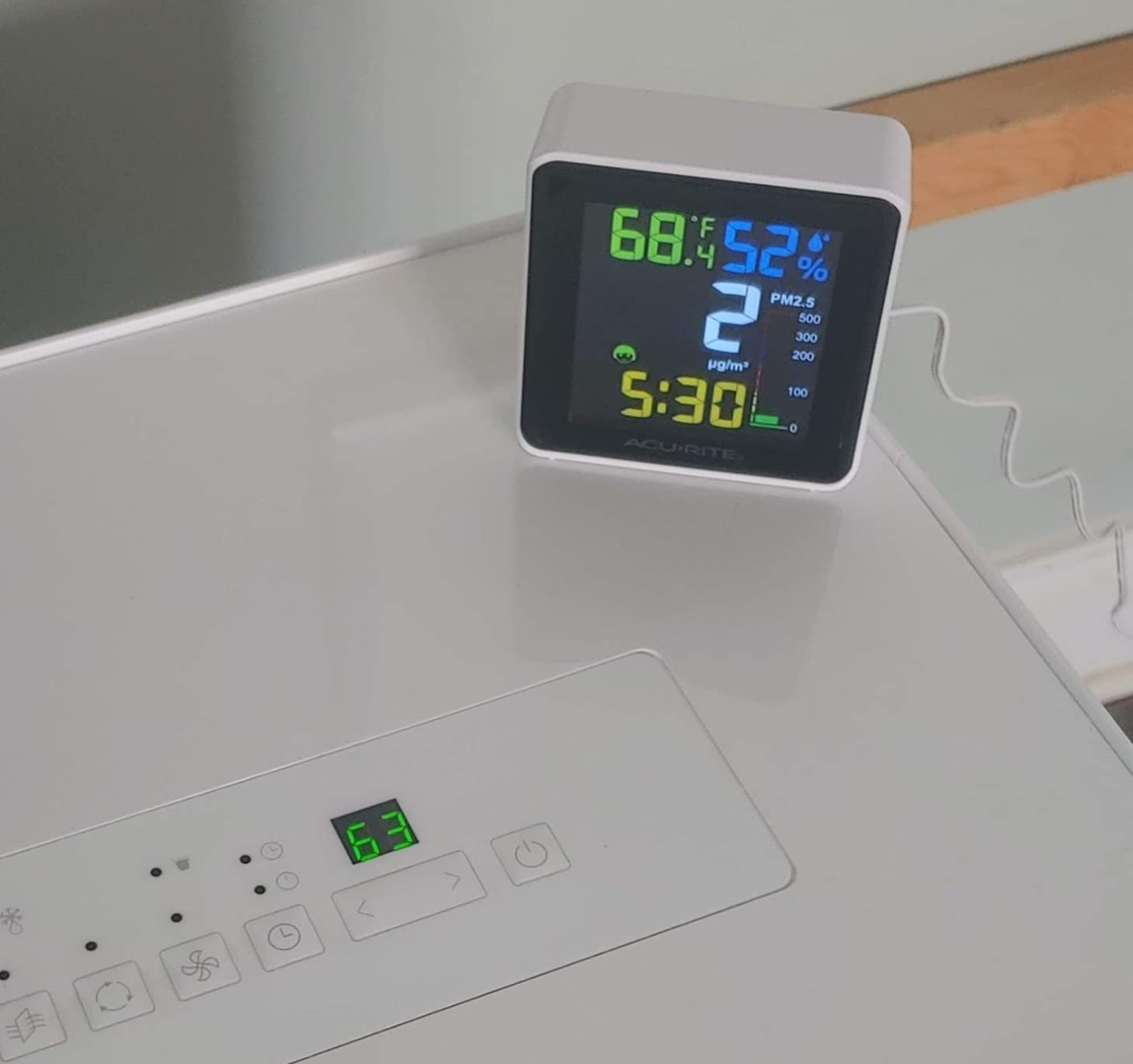 Amazon Basics Large Dehumidifier for Rooms, Energy Star Certified, Effectively Reduces Humidity, Timer, Auto-Defrost, Overflow Protection, up to 2500 SFT, 35 Pint, White - Customer Photo 3