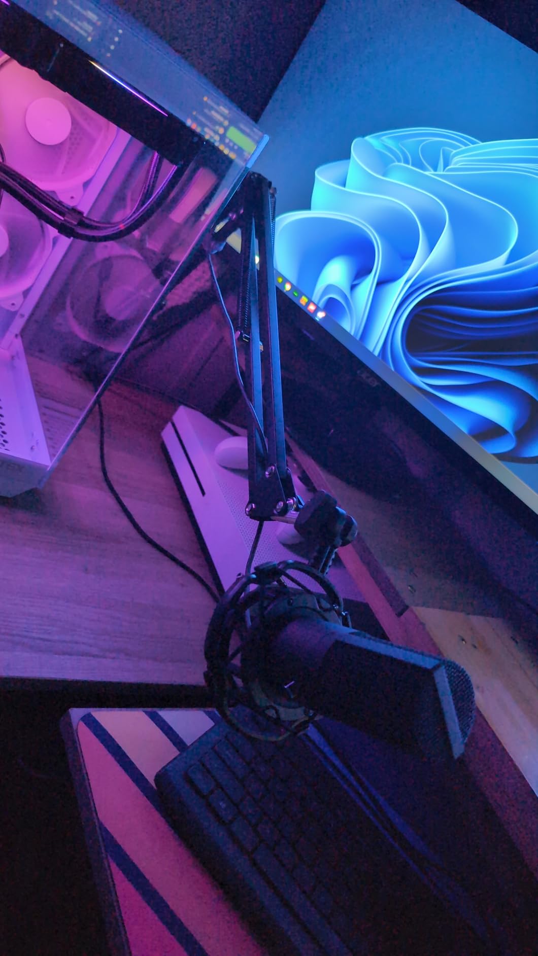 FIFINE Studio Condenser USB Microphone Computer PC Microphone Kit with Adjustable Boom Arm Stand Shock Mount for Instruments Voice Overs Recording Podcasting YouTube Vocal Gaming Streaming-T669 Customer Review FIFINE Studio Condenser USB Microphone Computer PC Microphone Kit with Adjustable Boom Arm Stand Shock Mount for Instruments Voice Overs Recording Podcasting YouTube Vocal Gaming Streaming-T669 - Customer Photo 3