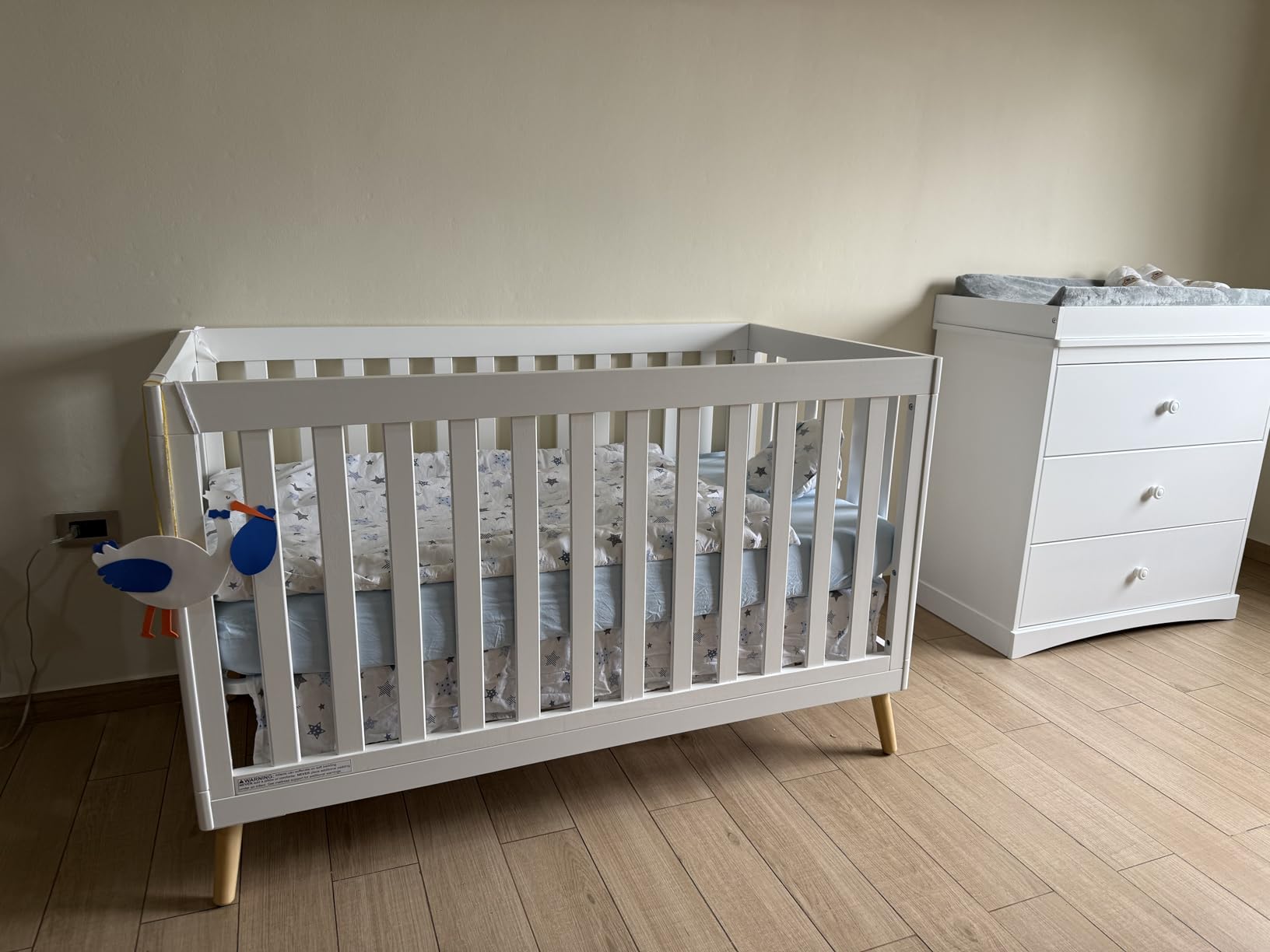 Delta Children Essex 4-in-1 Convertible Baby Crib, Bianca White with Natural Legs customer photo 1