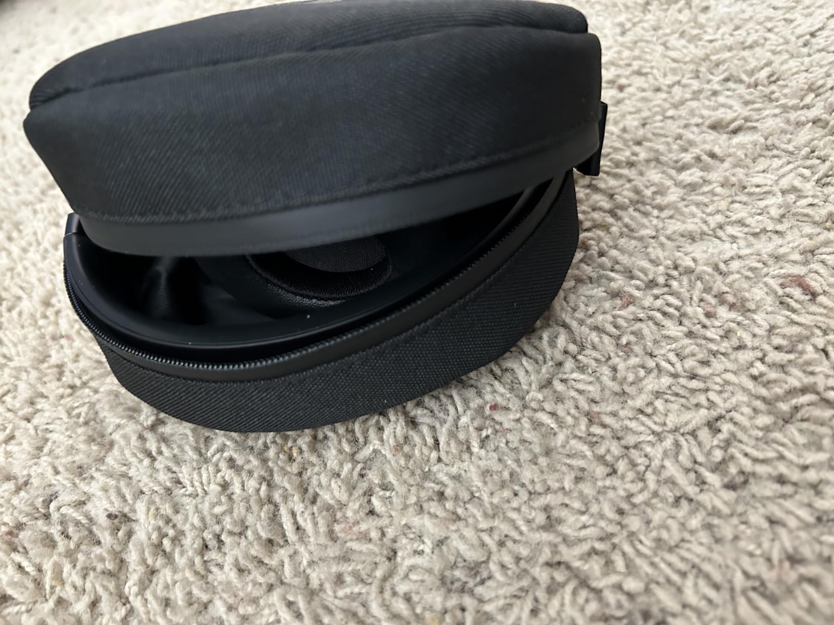 Beats Solo3 Wireless On-Ear Headphones - Apple W1 Headphone Chip, Class 1 Bluetooth, 40 Hours of Listening Time, Built-in Microphone - Black - Customer Photo 2