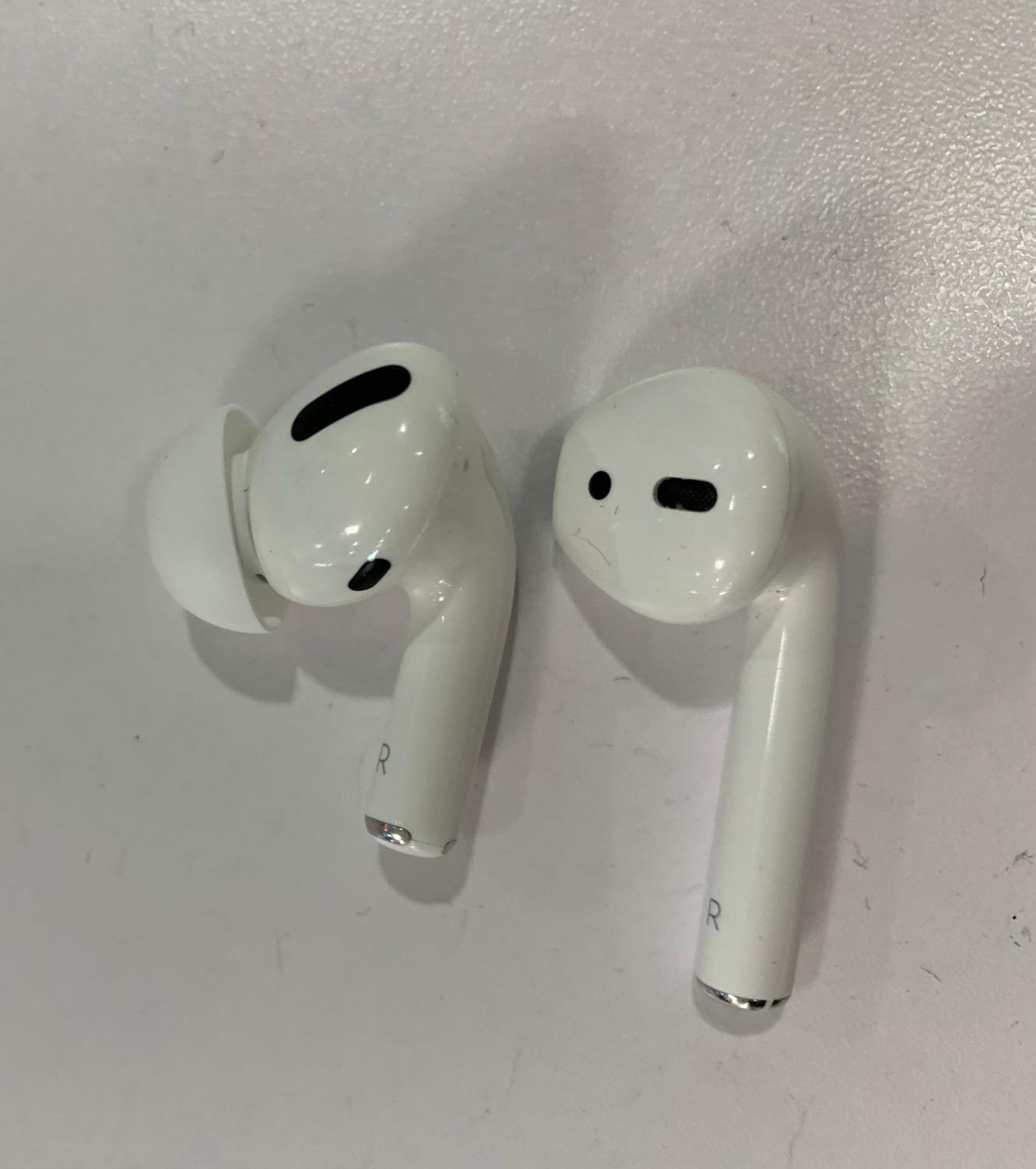 Apple AirPods Pro - Customer Photo 1