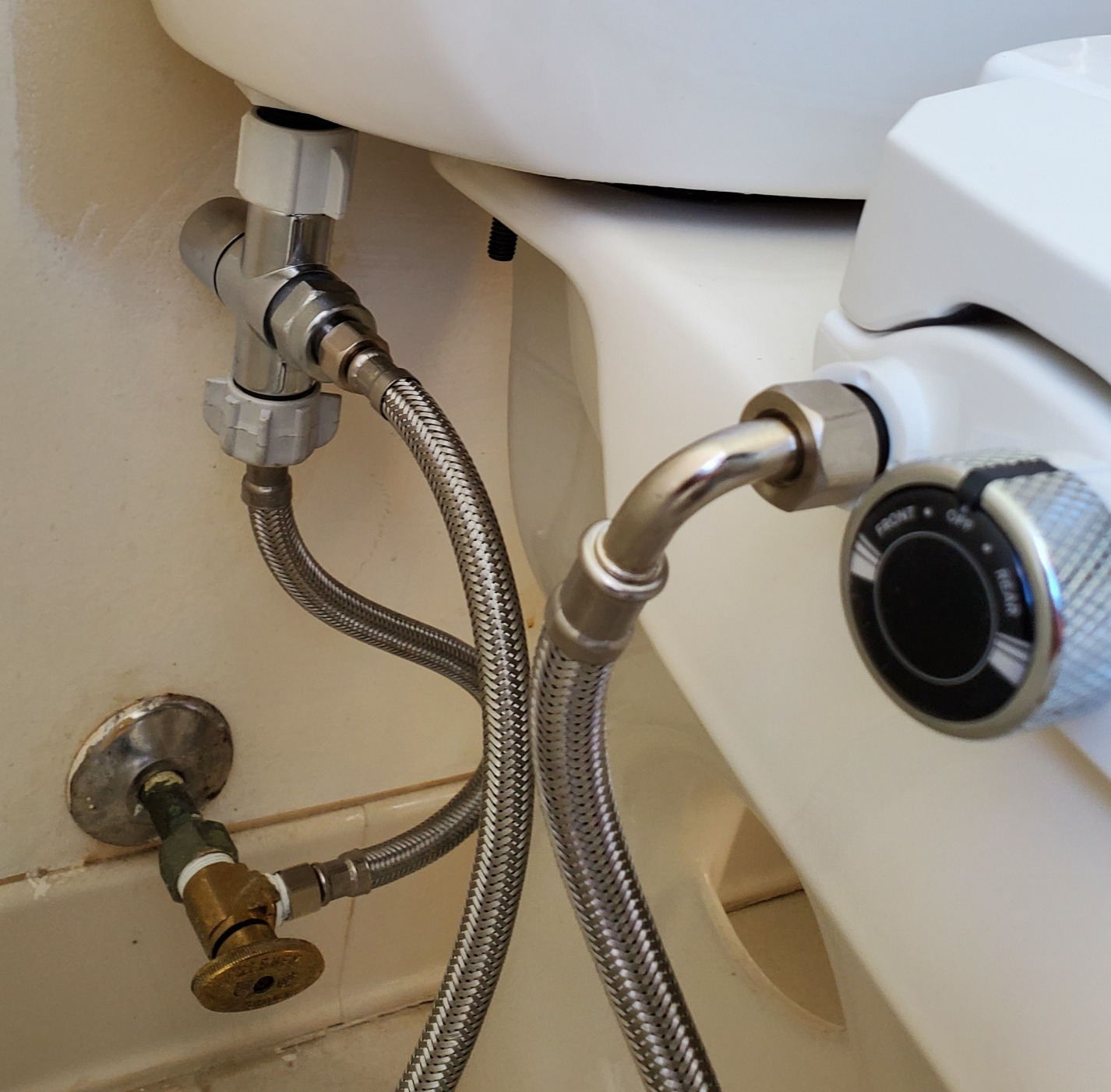 Brondell Bidet Toilet Seat Non-Electric Swash Ecoseat, Fits Elongated Toilets, White - Dual Nozzle System, Ambient Water Temperature - Bidet with Easy Installation - Customer Photo 1