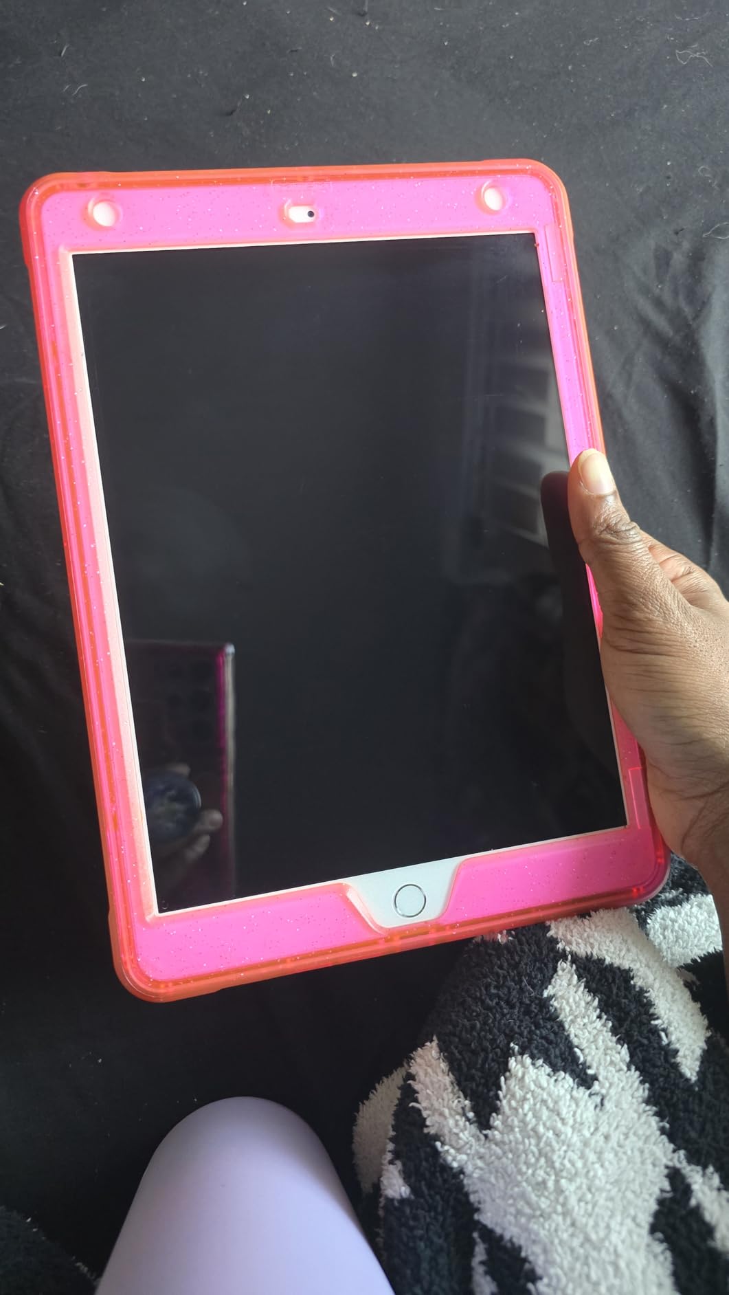 Apple iPad (Renewed), 10.2-Inch, Wi-Fi, 32GB, Space Gray - Customer Photo 1