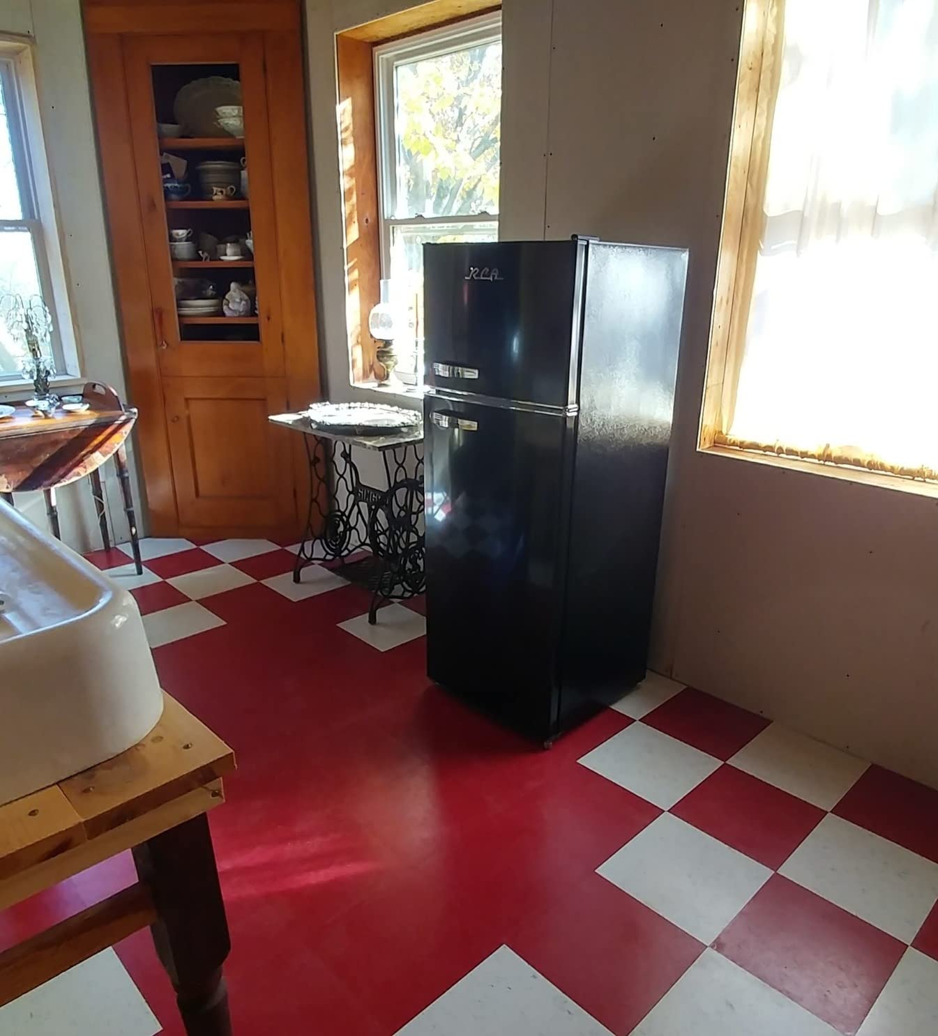 HAMILTON BEACH 2 Door Apartment Size Refrigerator with Freezer, 7.5 cu. ft, Retro Black - Customer Photo 1